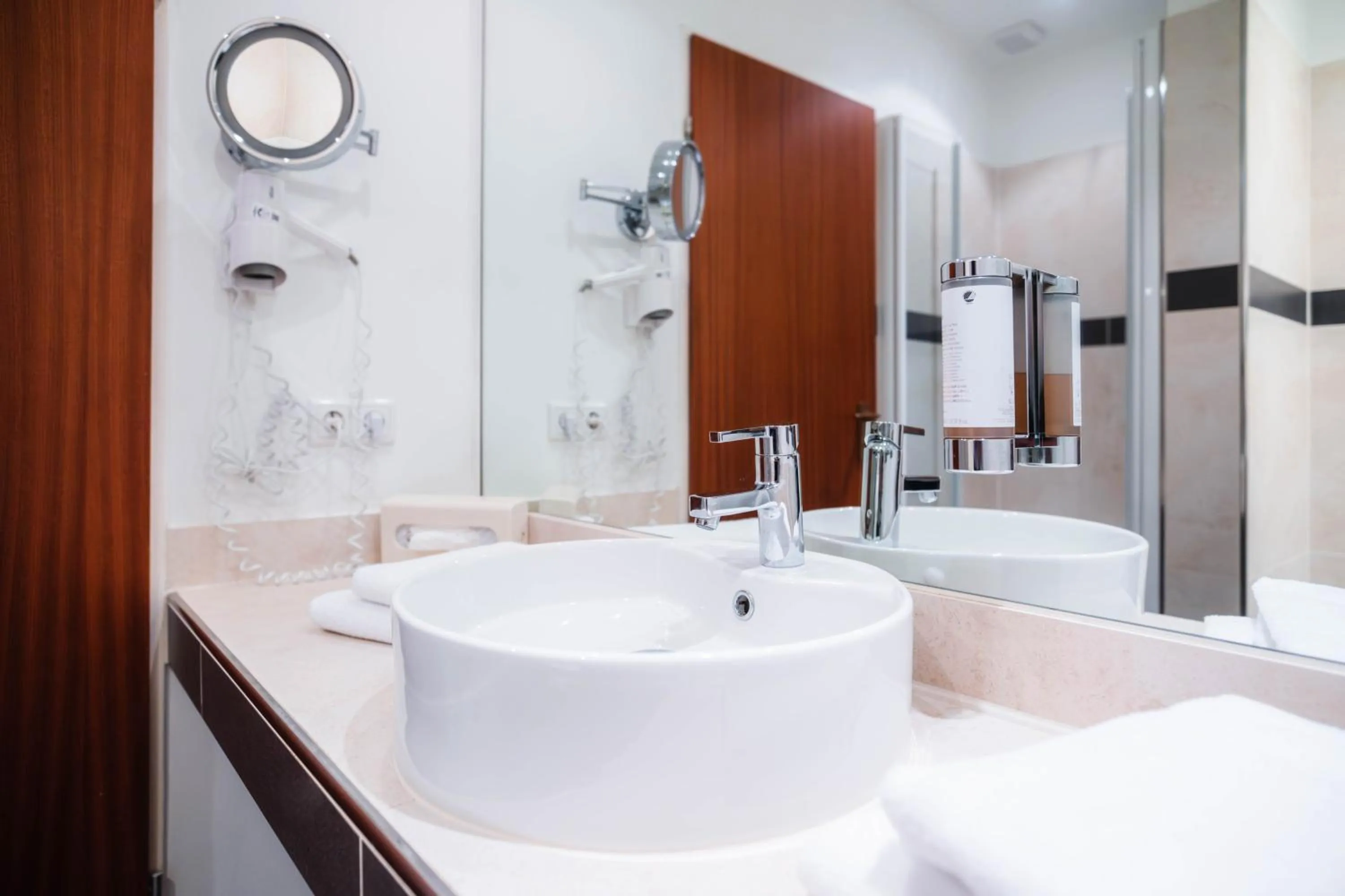 Bathroom in Hotel des Nordens Flensburg Wellness & Spa