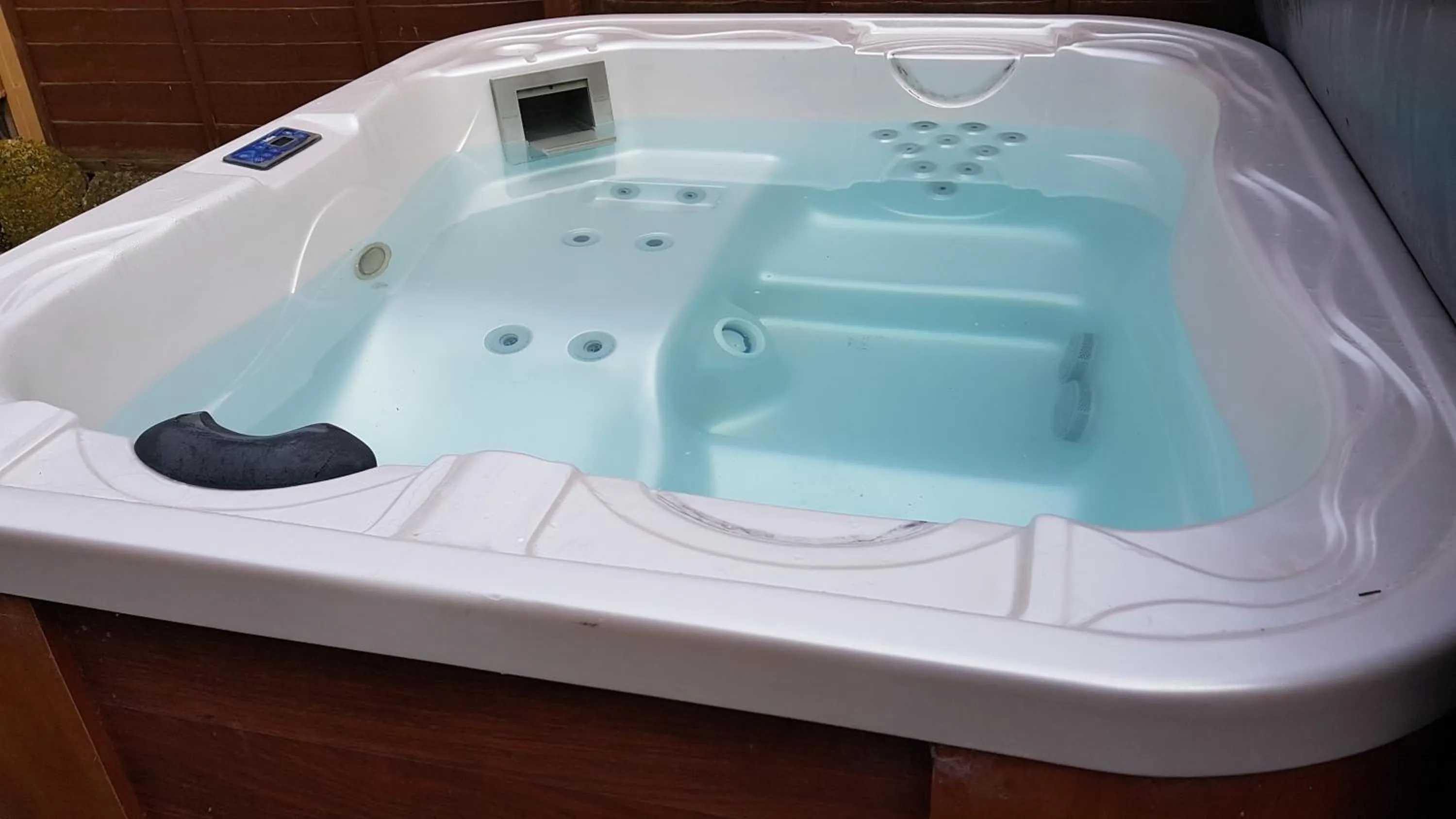 Hot Tub in Sands Farm Cottages