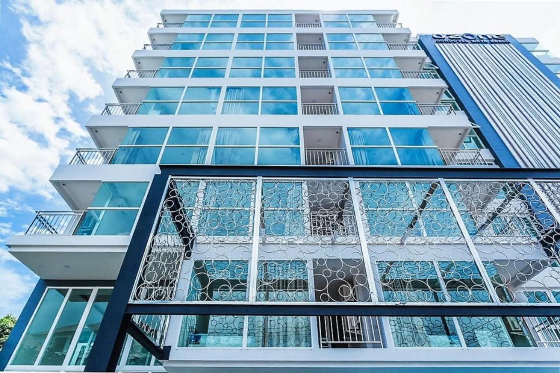 Facade/entrance in Ozone Condotel Kata Beach by PHR