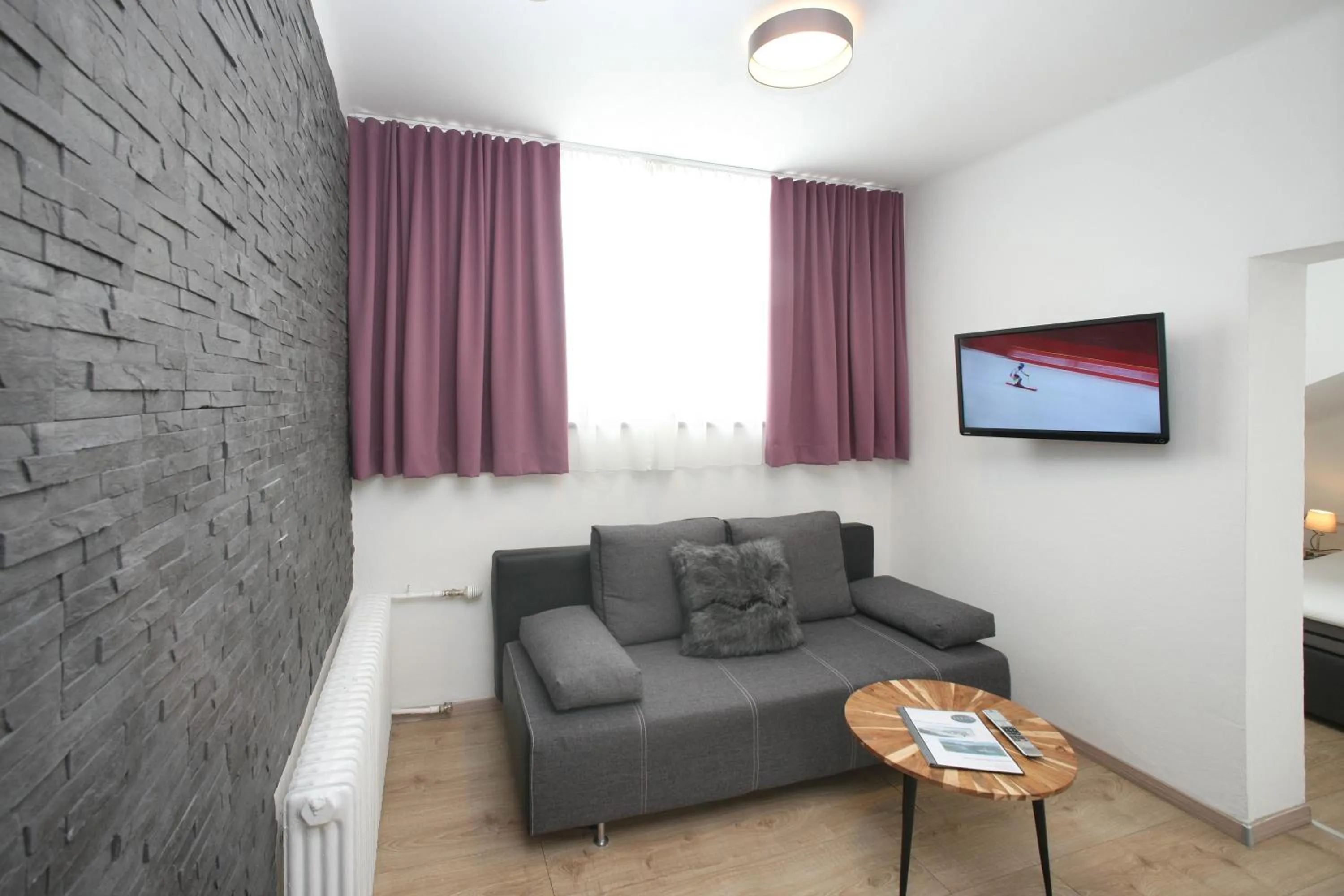 Lake and Cityhotel Edelweiss - self Check in