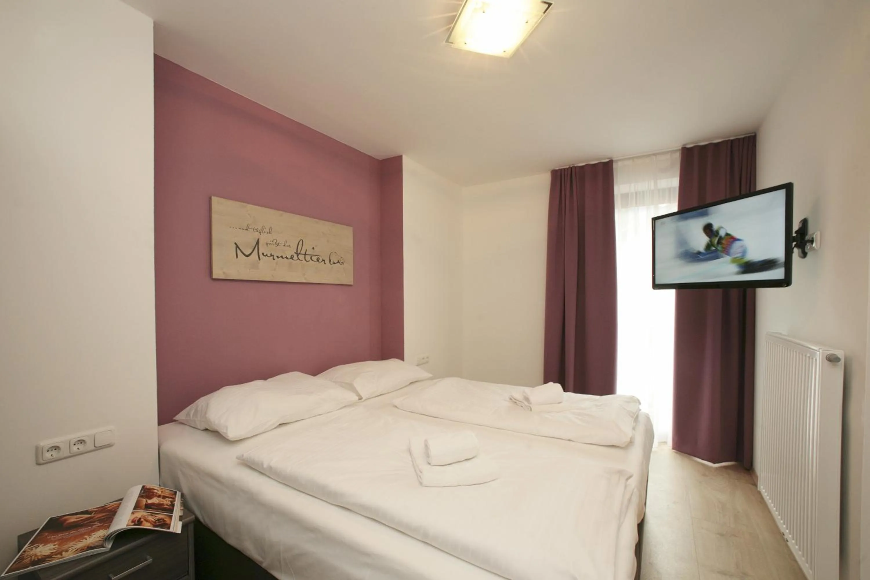 Bed in Lake and Cityhotel Edelweiss - self Check in