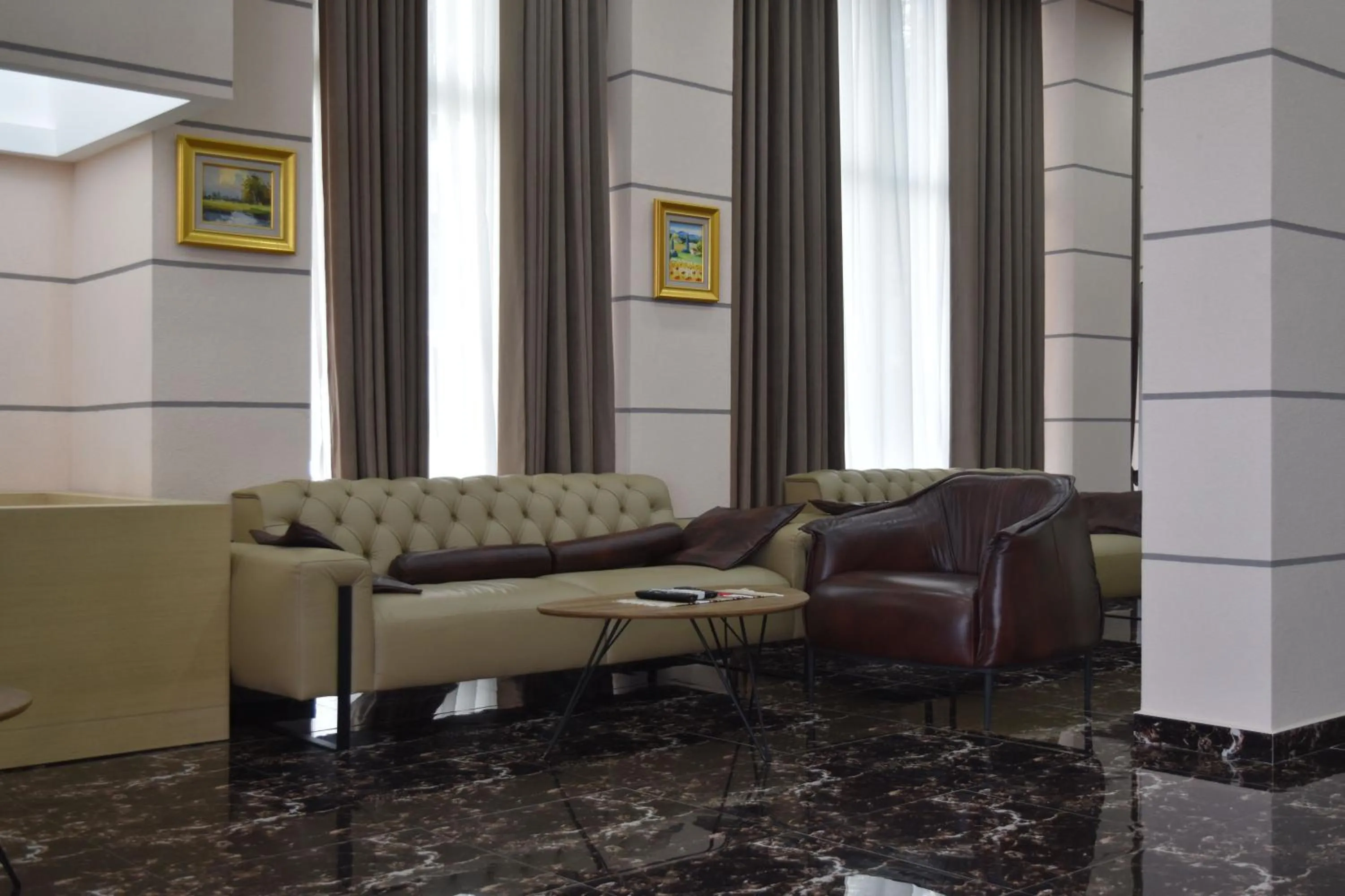 Lobby or reception in Hotel LISS 2