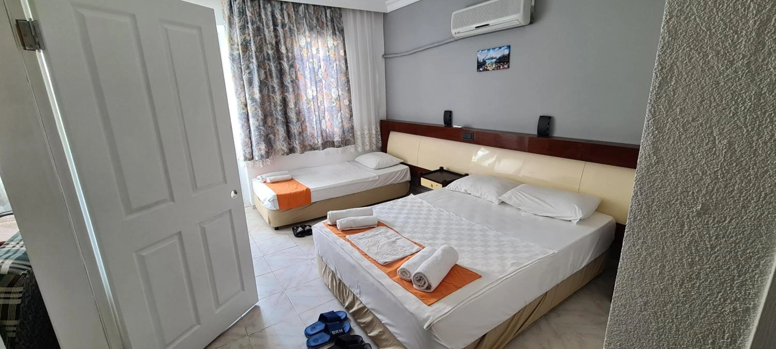 Bed in California Apart Otel