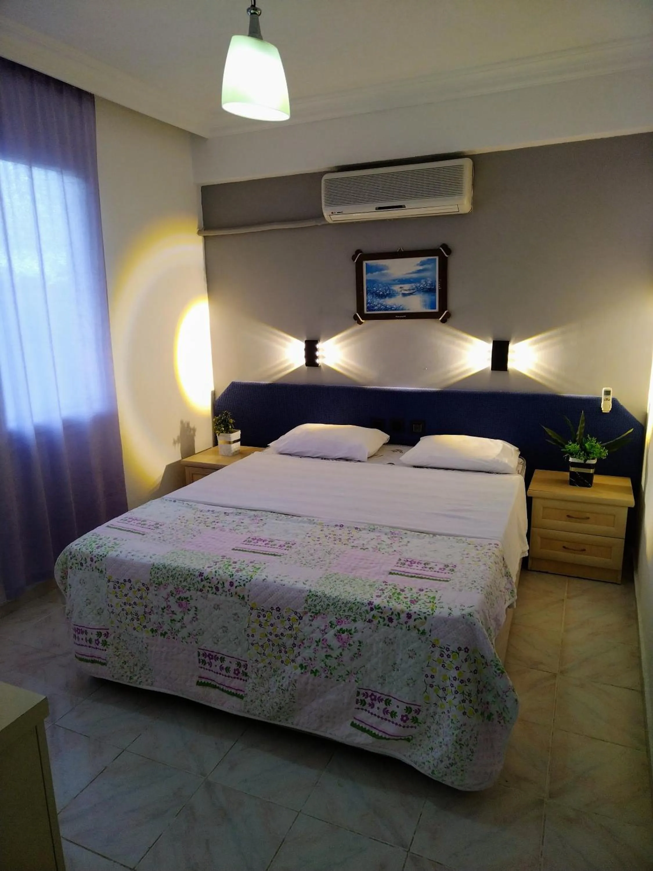 Bed in California Apart Otel