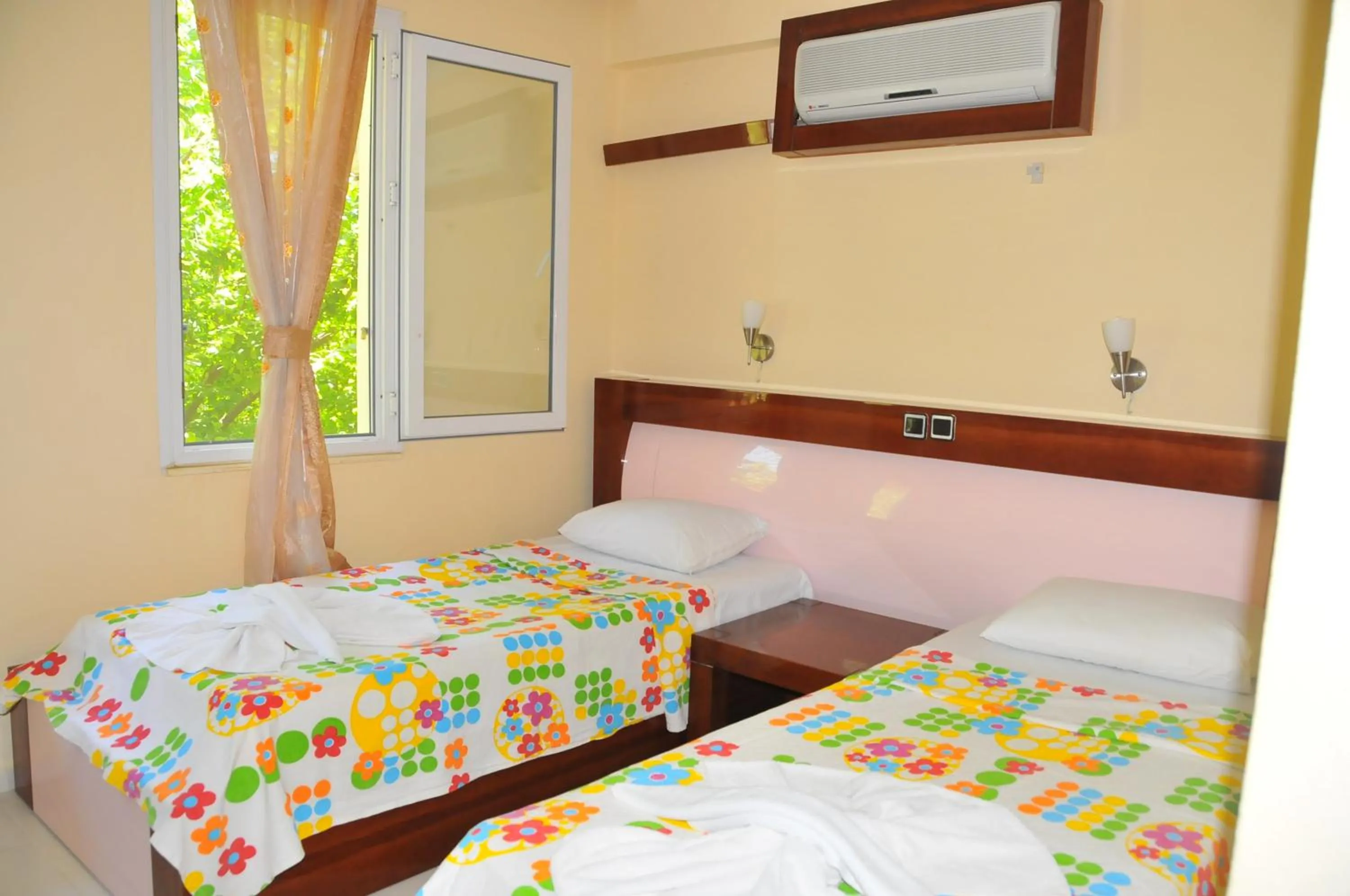 Bed in California Apart Otel