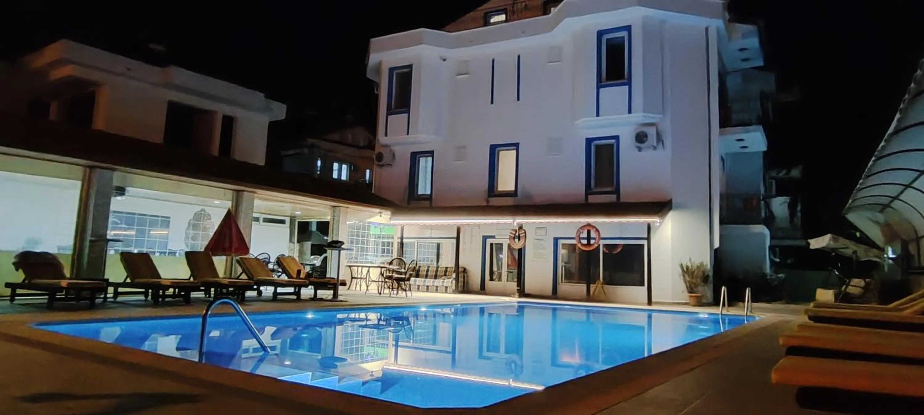 Swimming pool in California Apart Otel