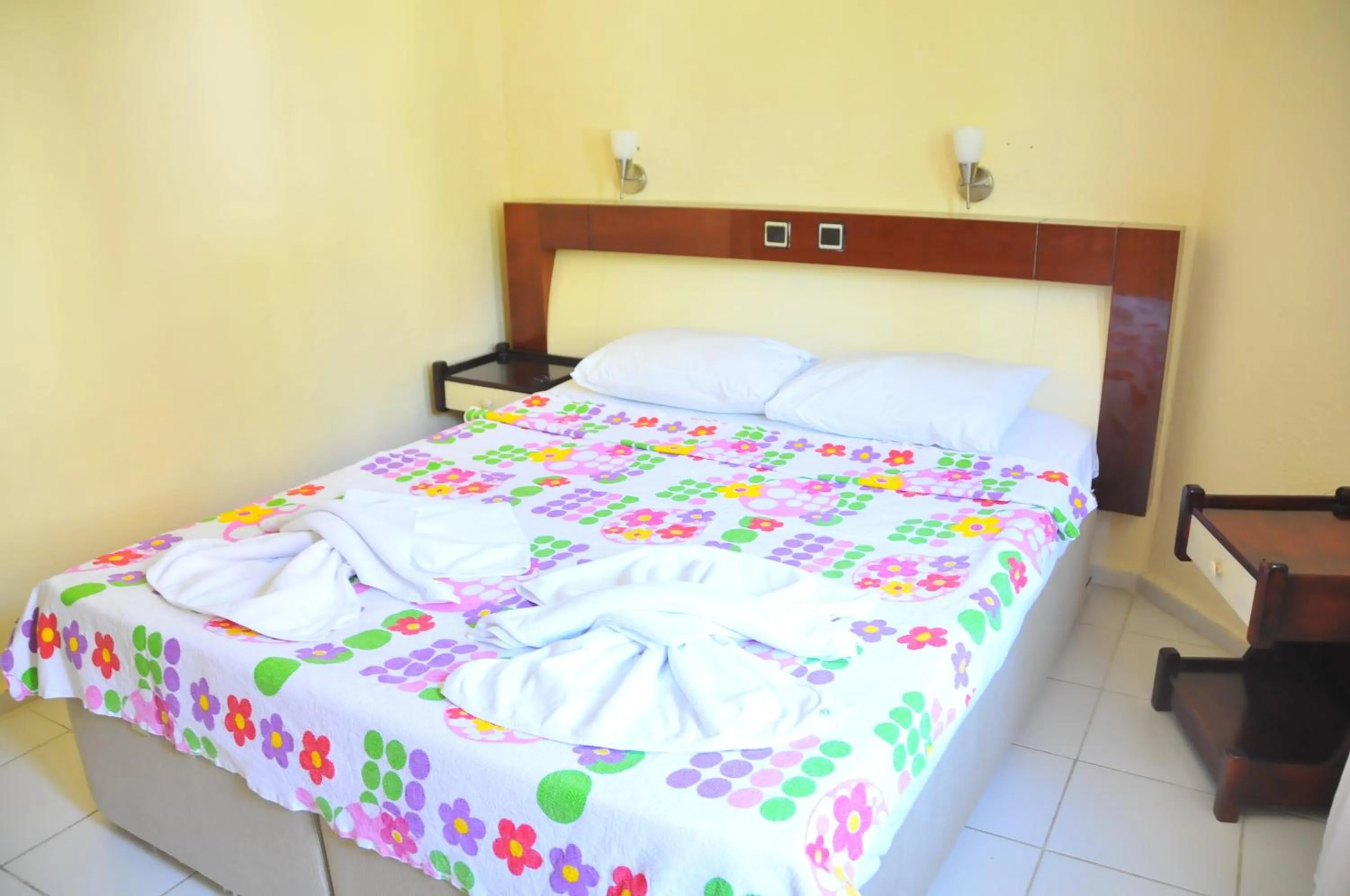 Bed in California Apart Otel