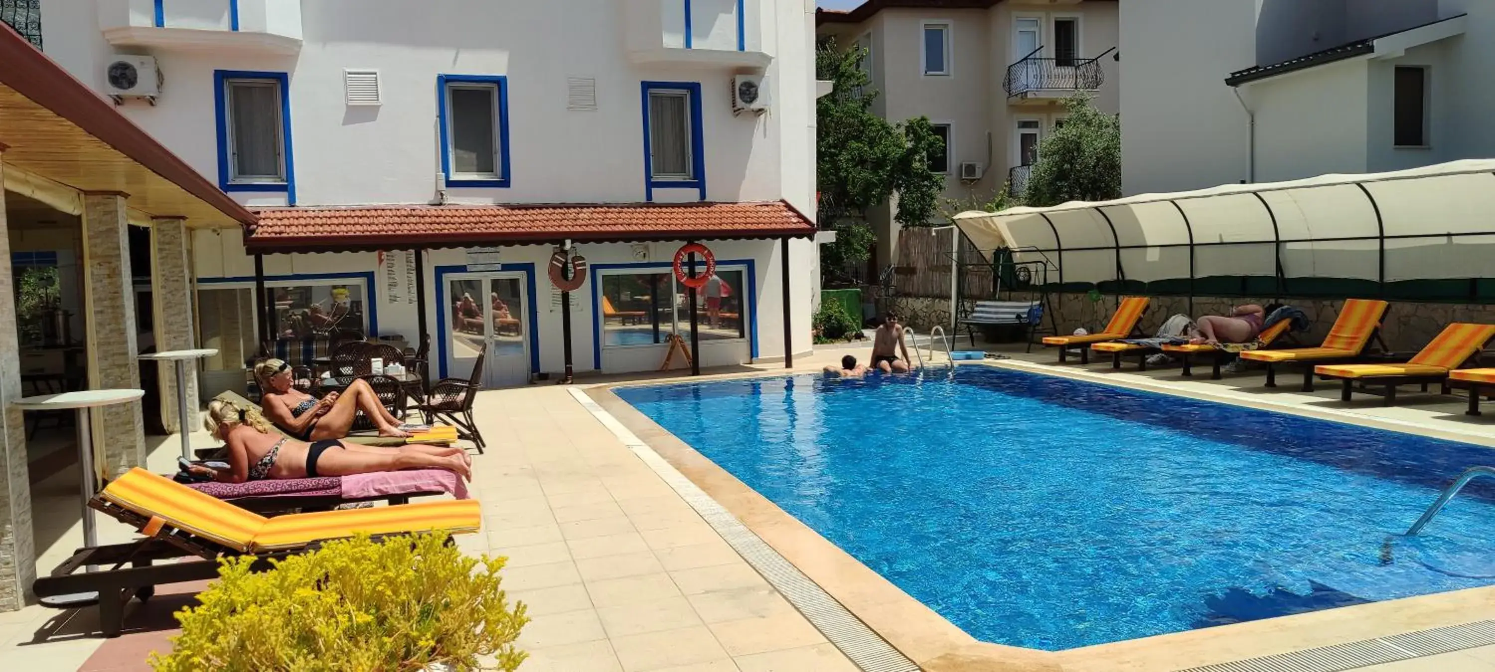 Property building in California Apart Otel Property building in California Apart Otel