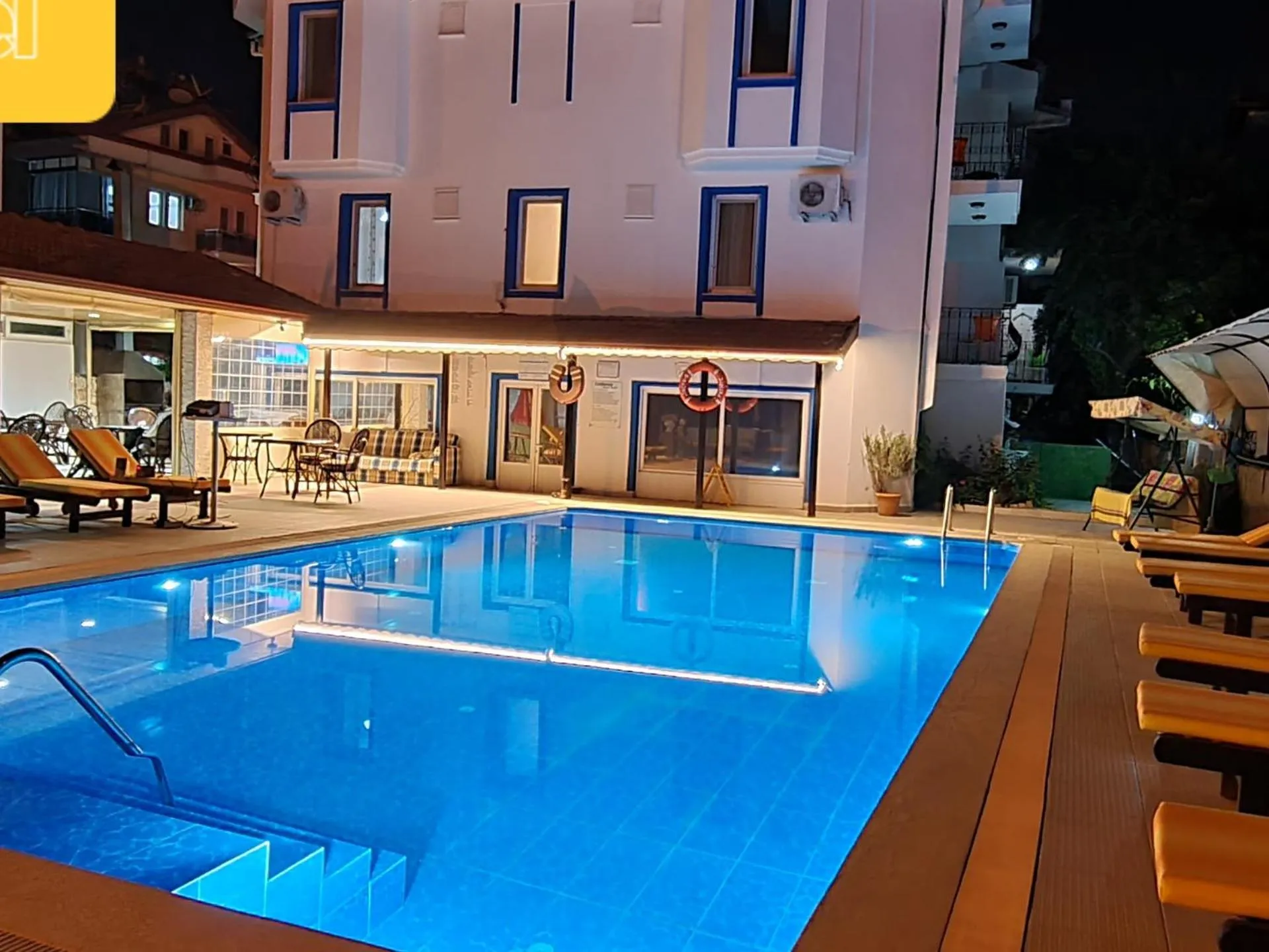 Night in California Apart Otel