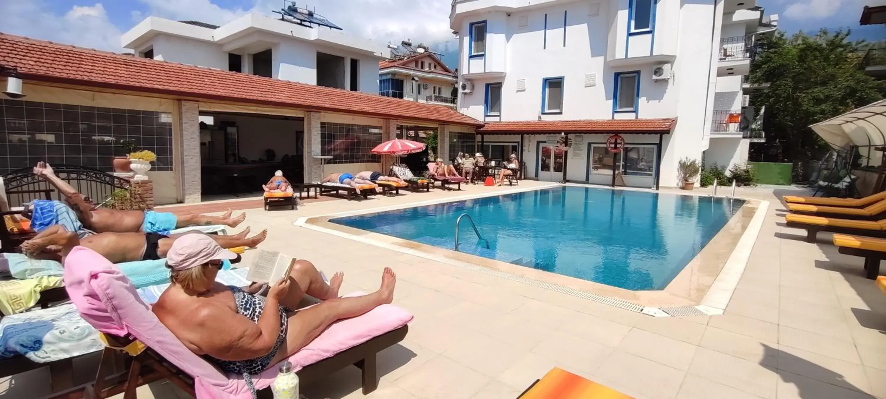 Property building in California Apart Otel Property building in California Apart Otel