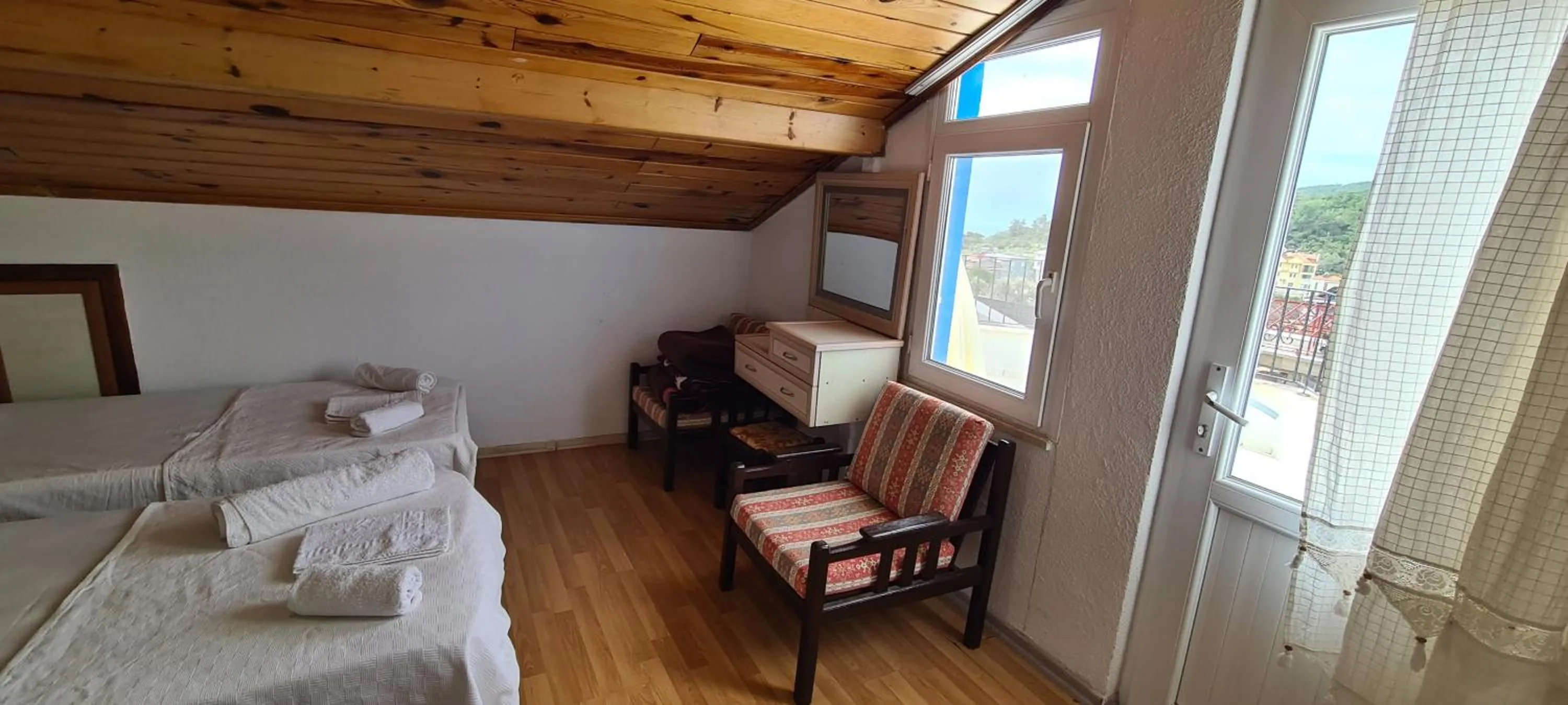 Bed in California Apart Otel