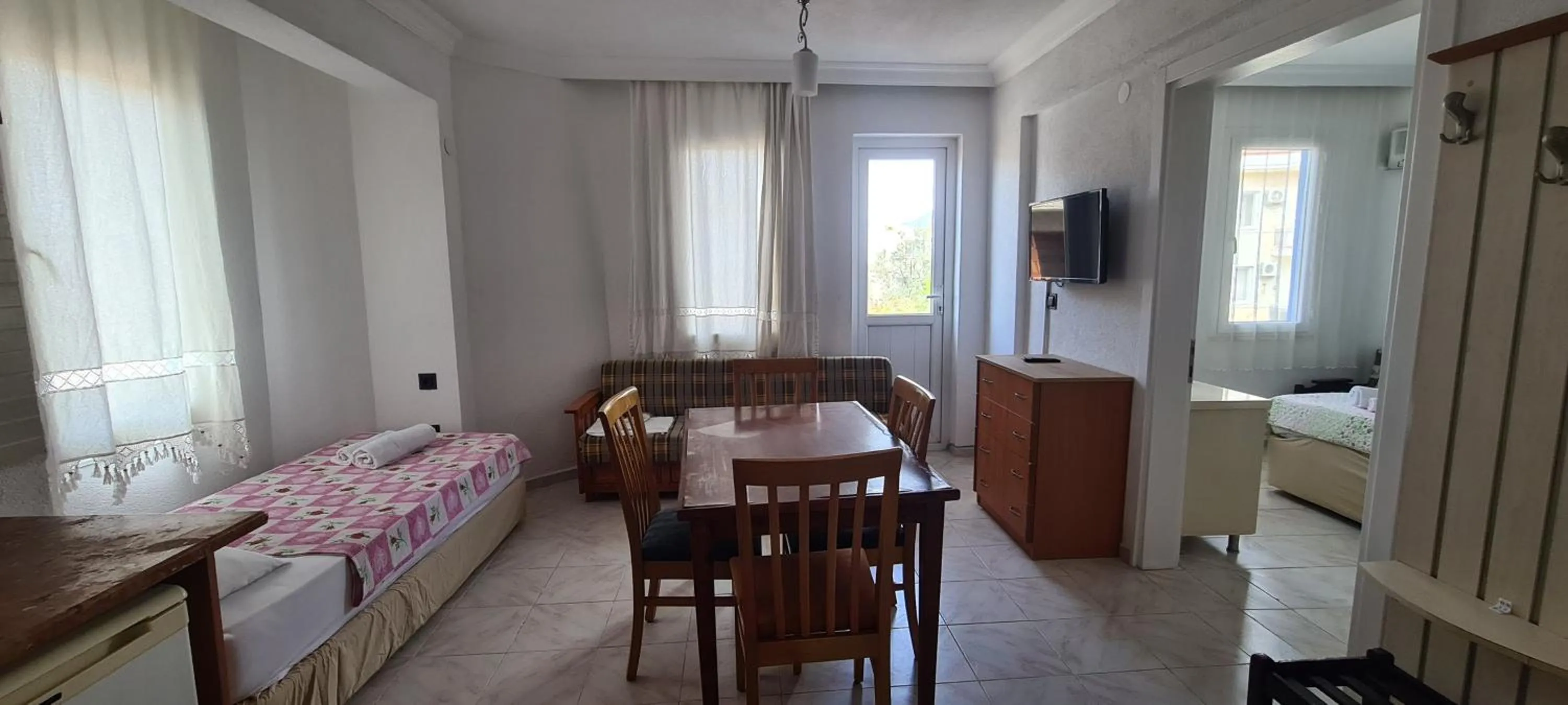 Bed in California Apart Otel