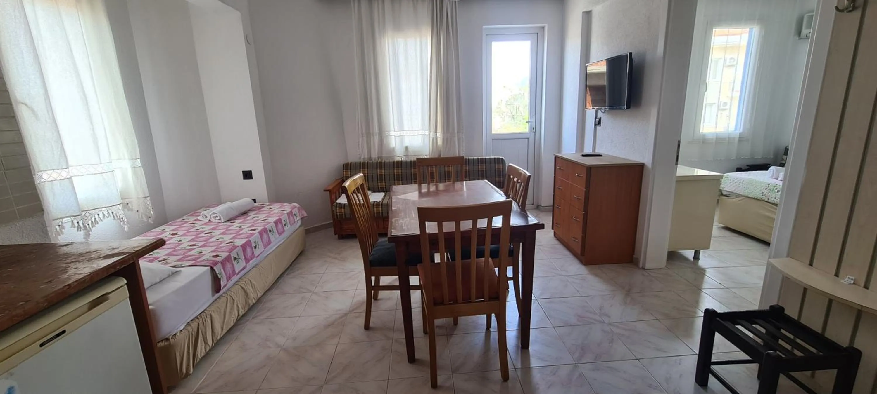 Bed in California Apart Otel