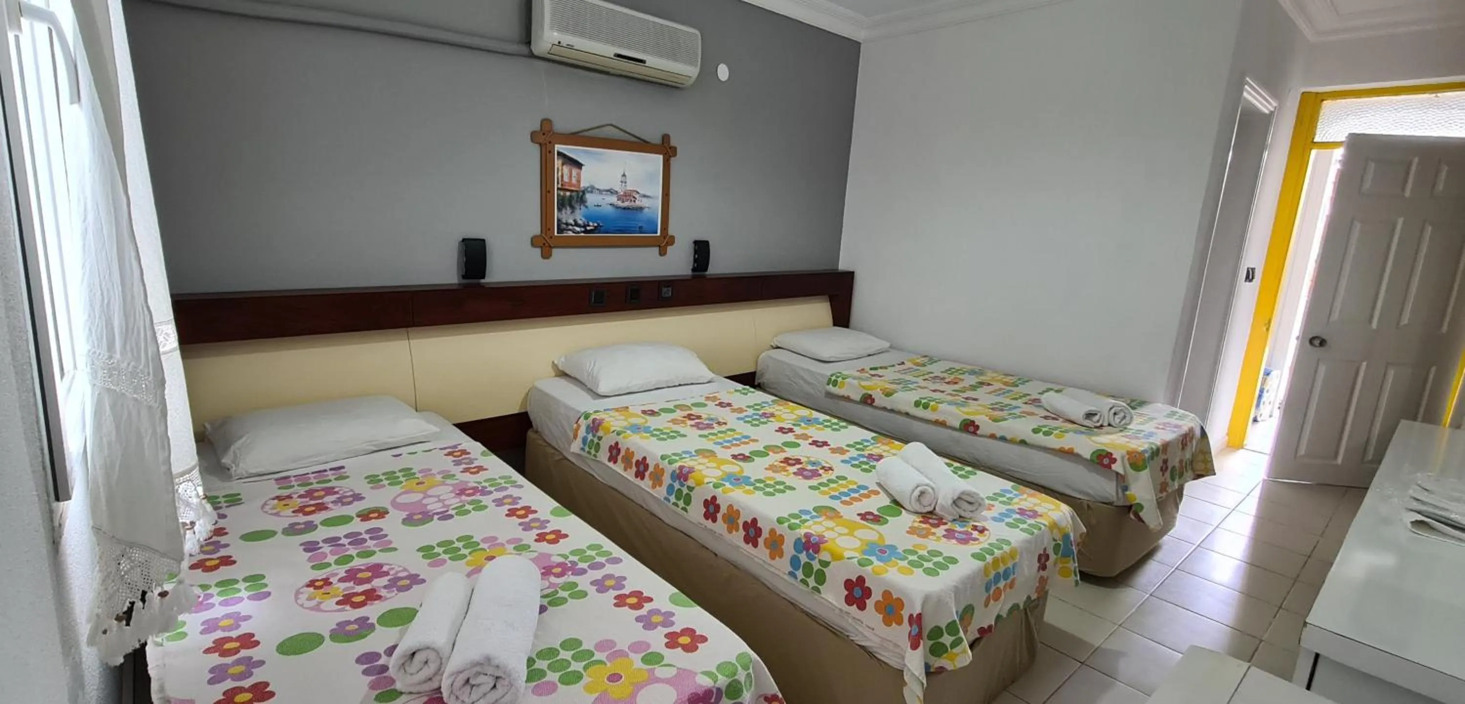 Bed in California Apart Otel