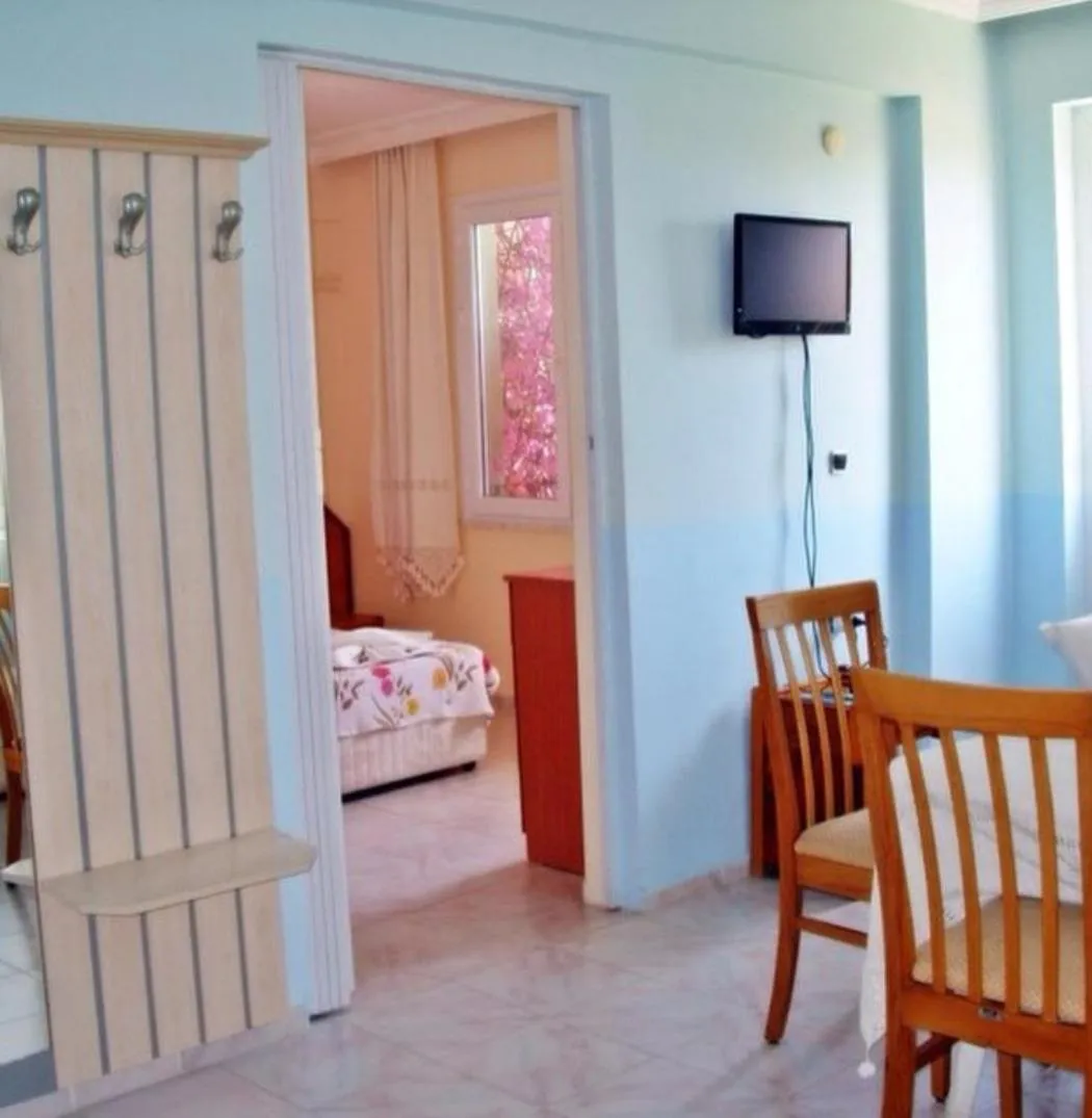 TV and multimedia, Bed in California Apart Otel