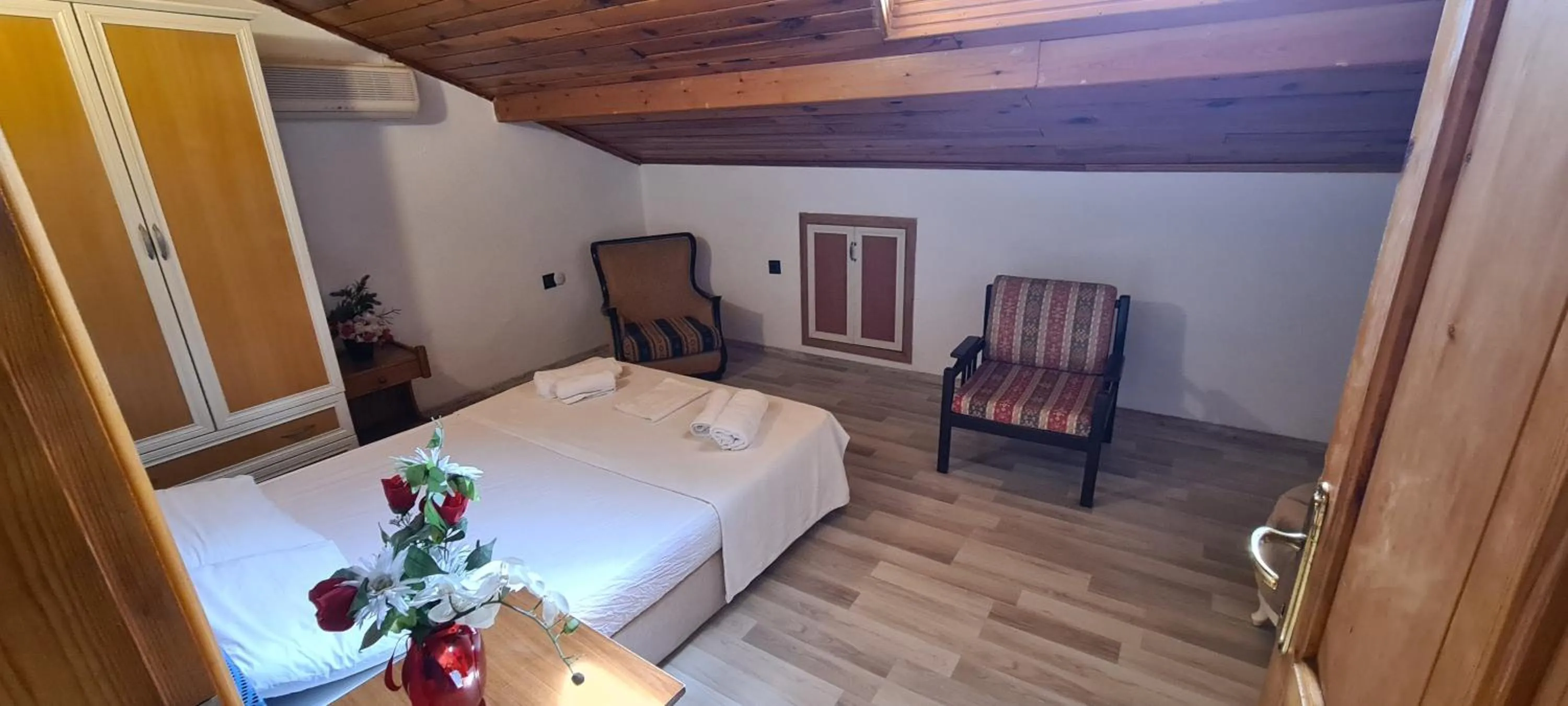 Bed in California Apart Otel