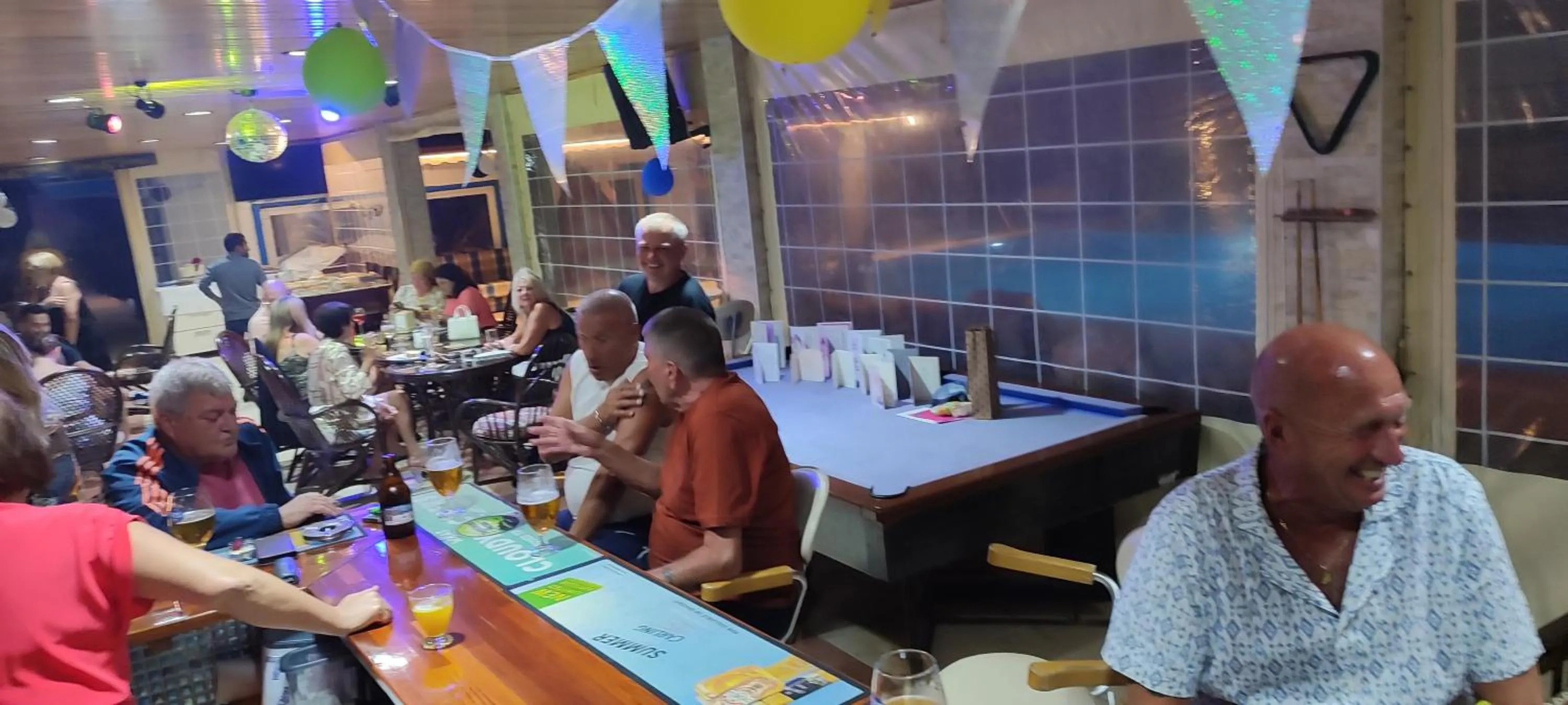 Restaurant/places to eat in California Apart Otel