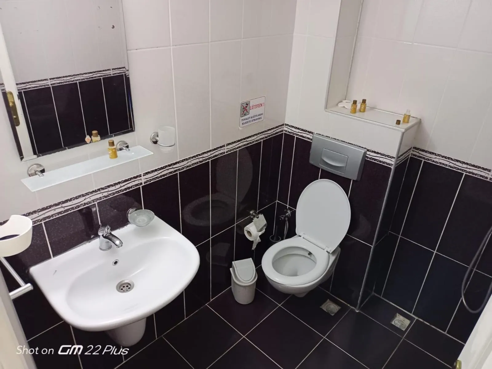 Bathroom in California Apart Otel