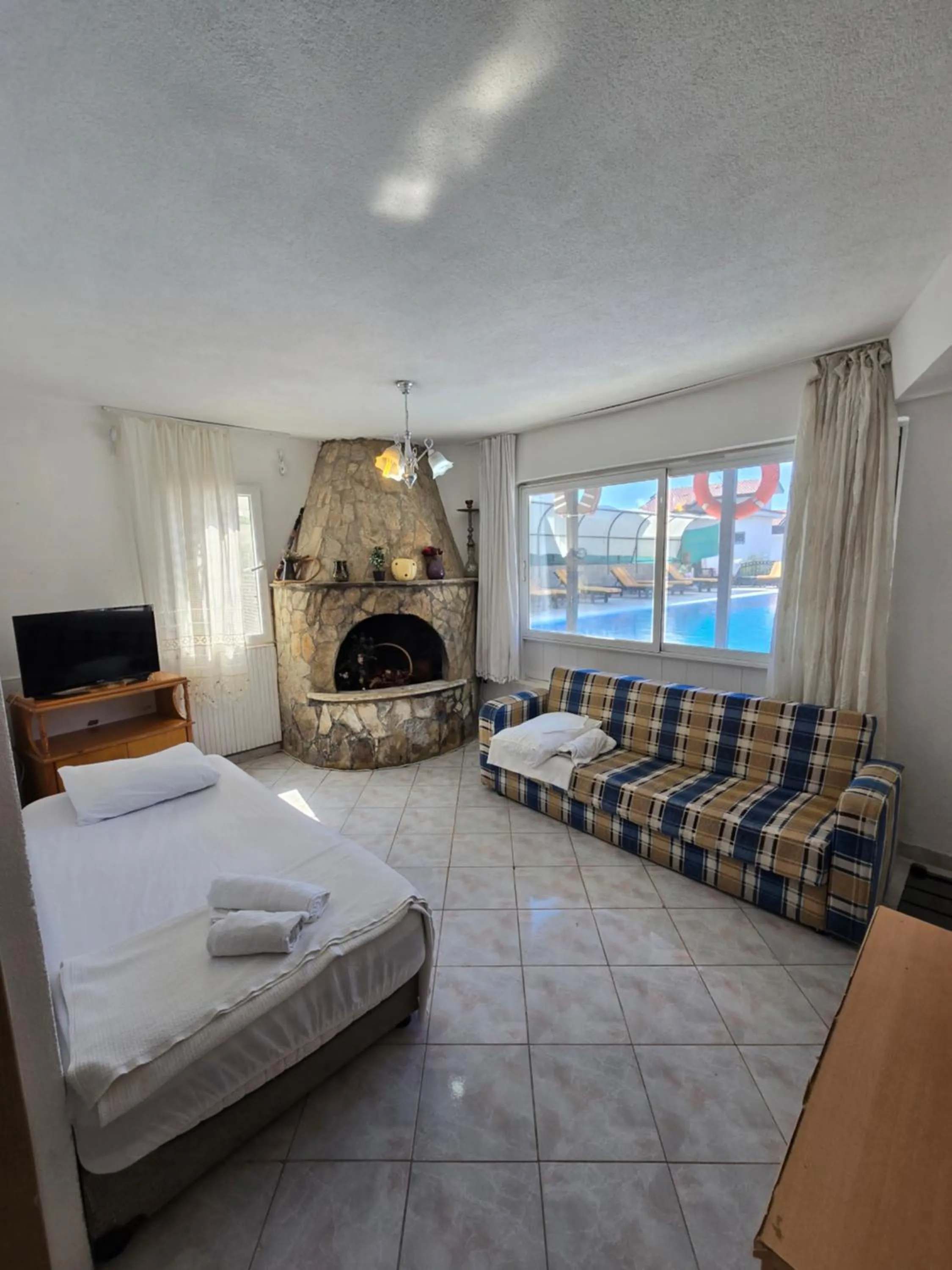 Bed in California Apart Otel