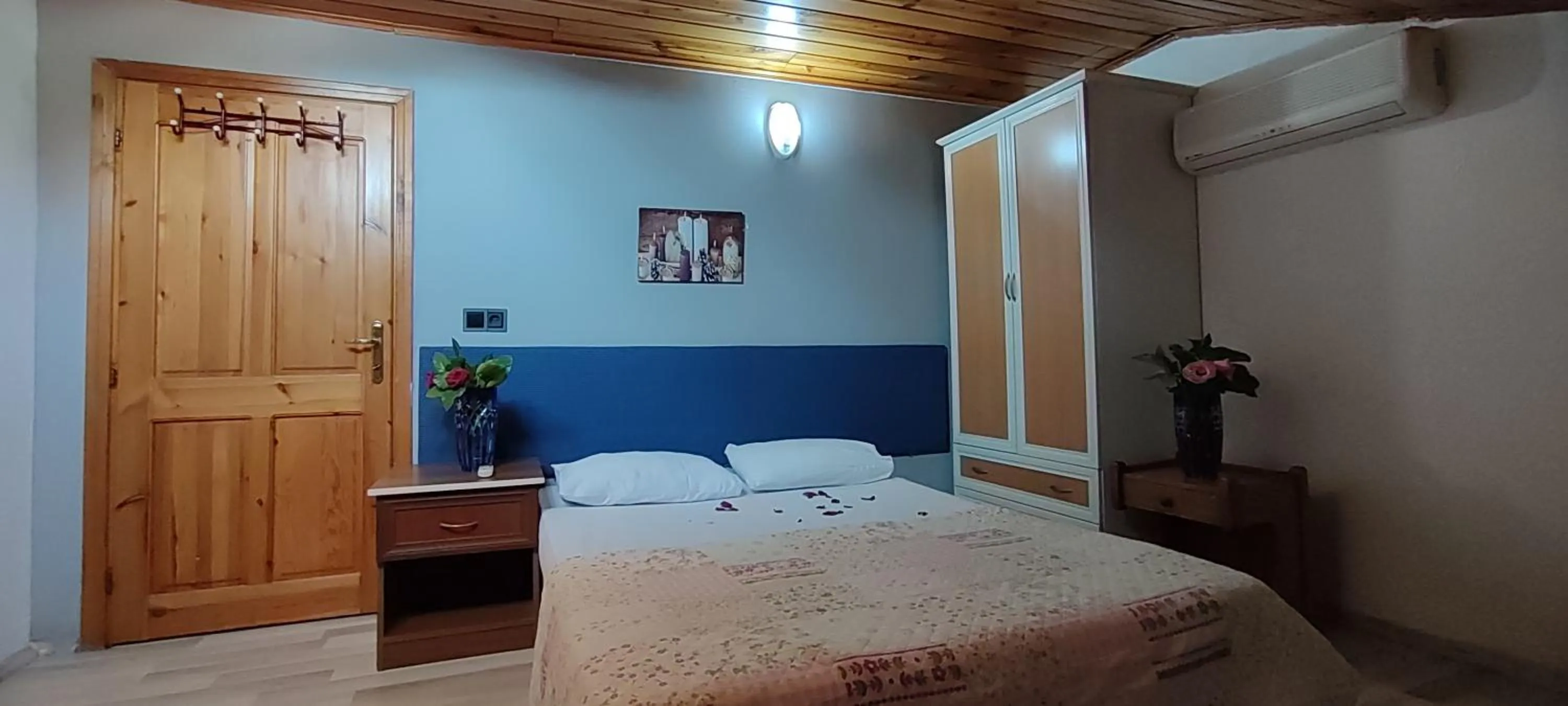 Bed in California Apart Otel