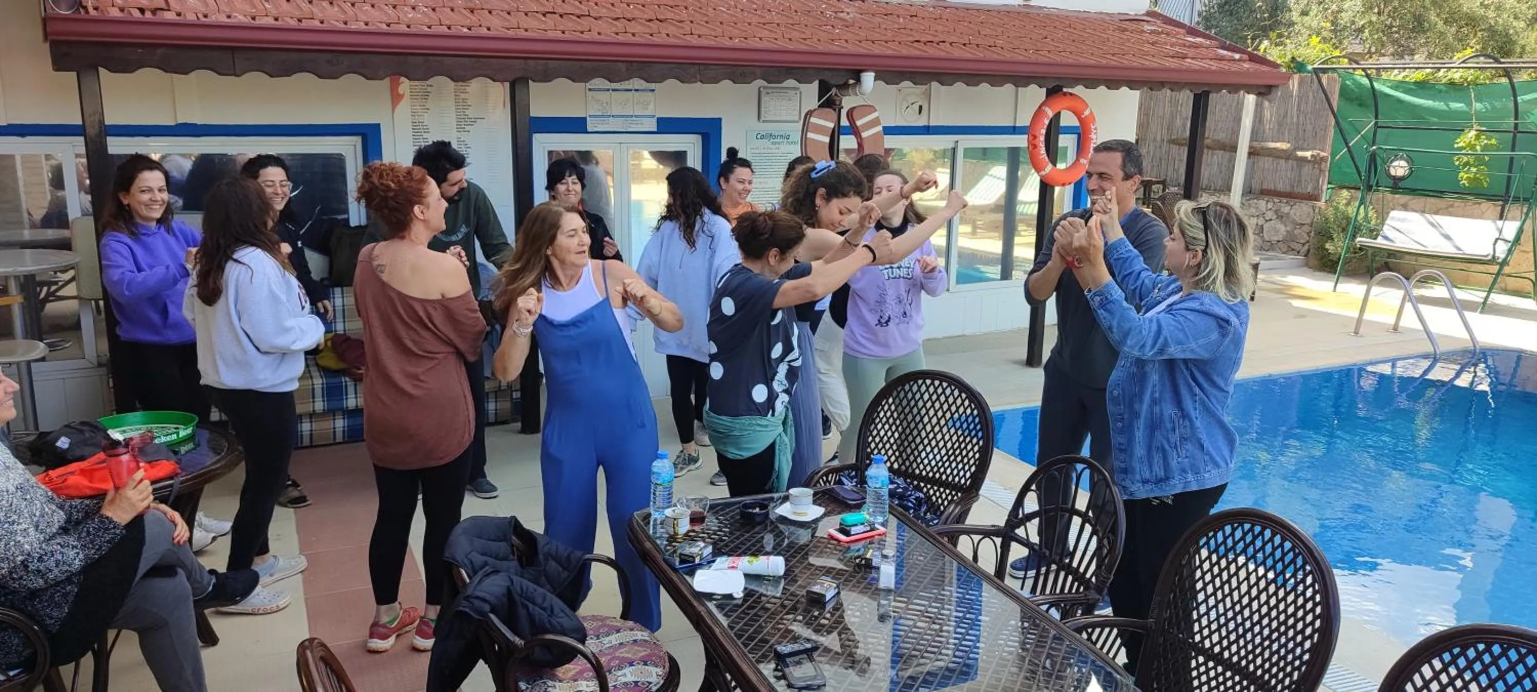 People in California Apart Otel