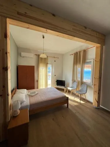 Molos Beach Rooms