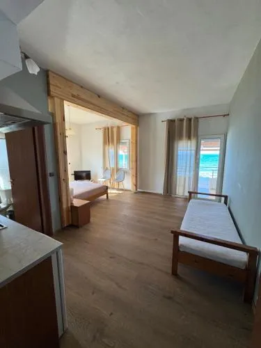Molos Beach Rooms