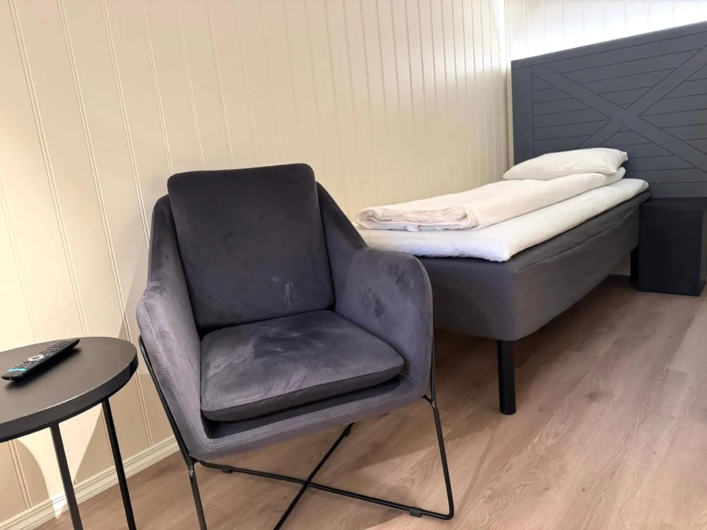 Photo of the whole room, Bed in Grønnbuene Rorbu Hotel