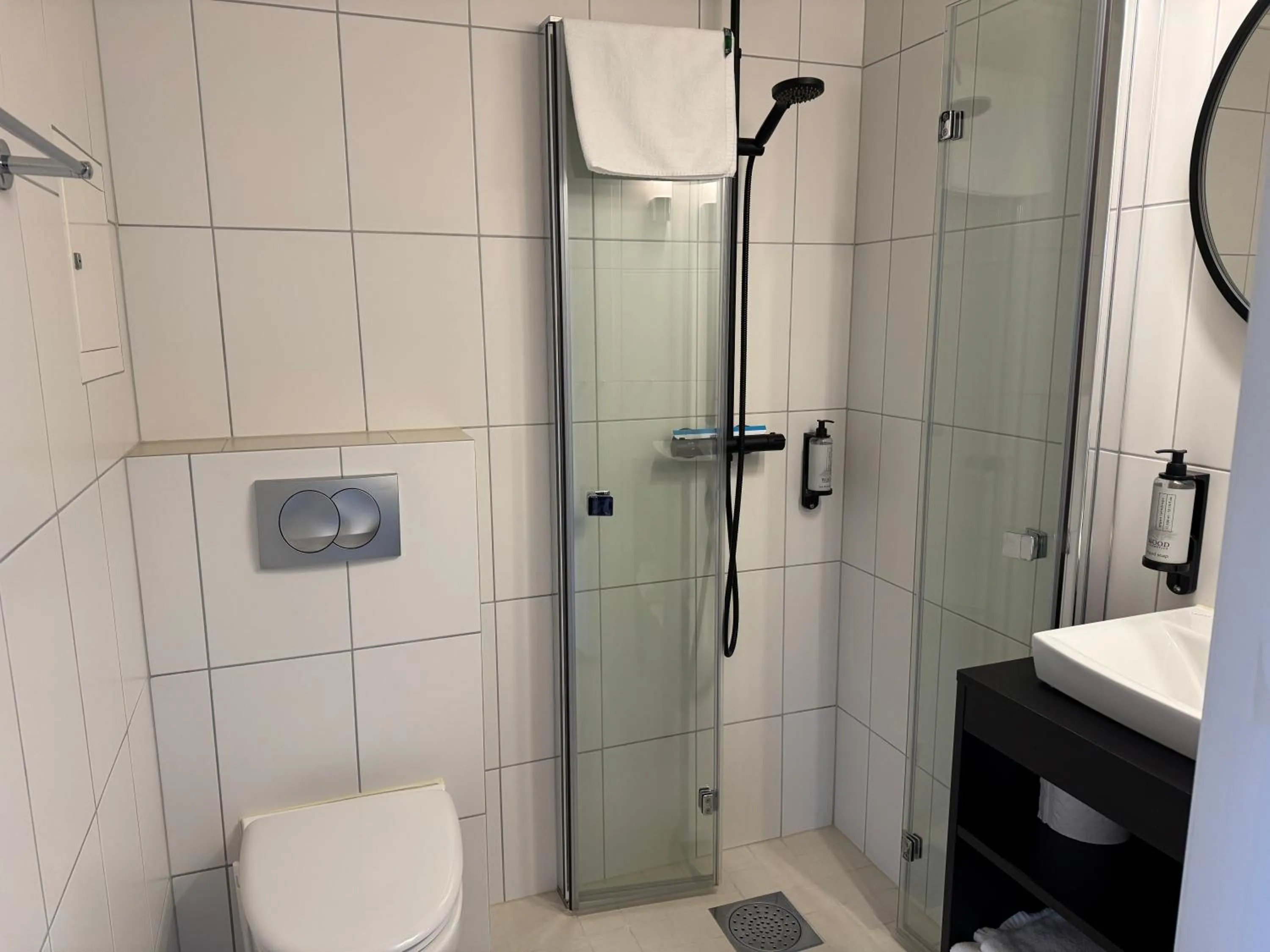 Bathroom in Grønnbuene Rorbu Hotel