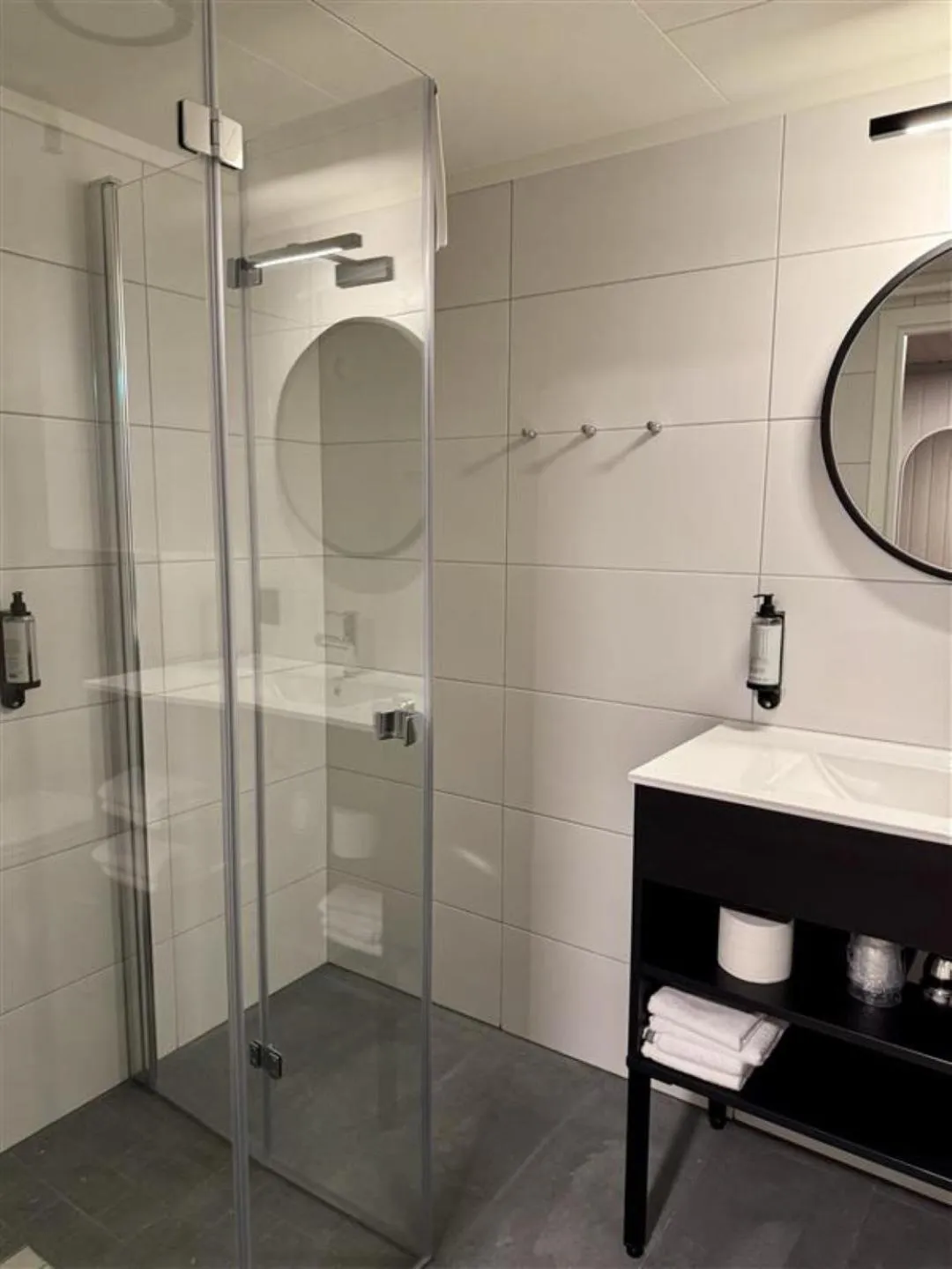 Bathroom in Grønnbuene Rorbu Hotel