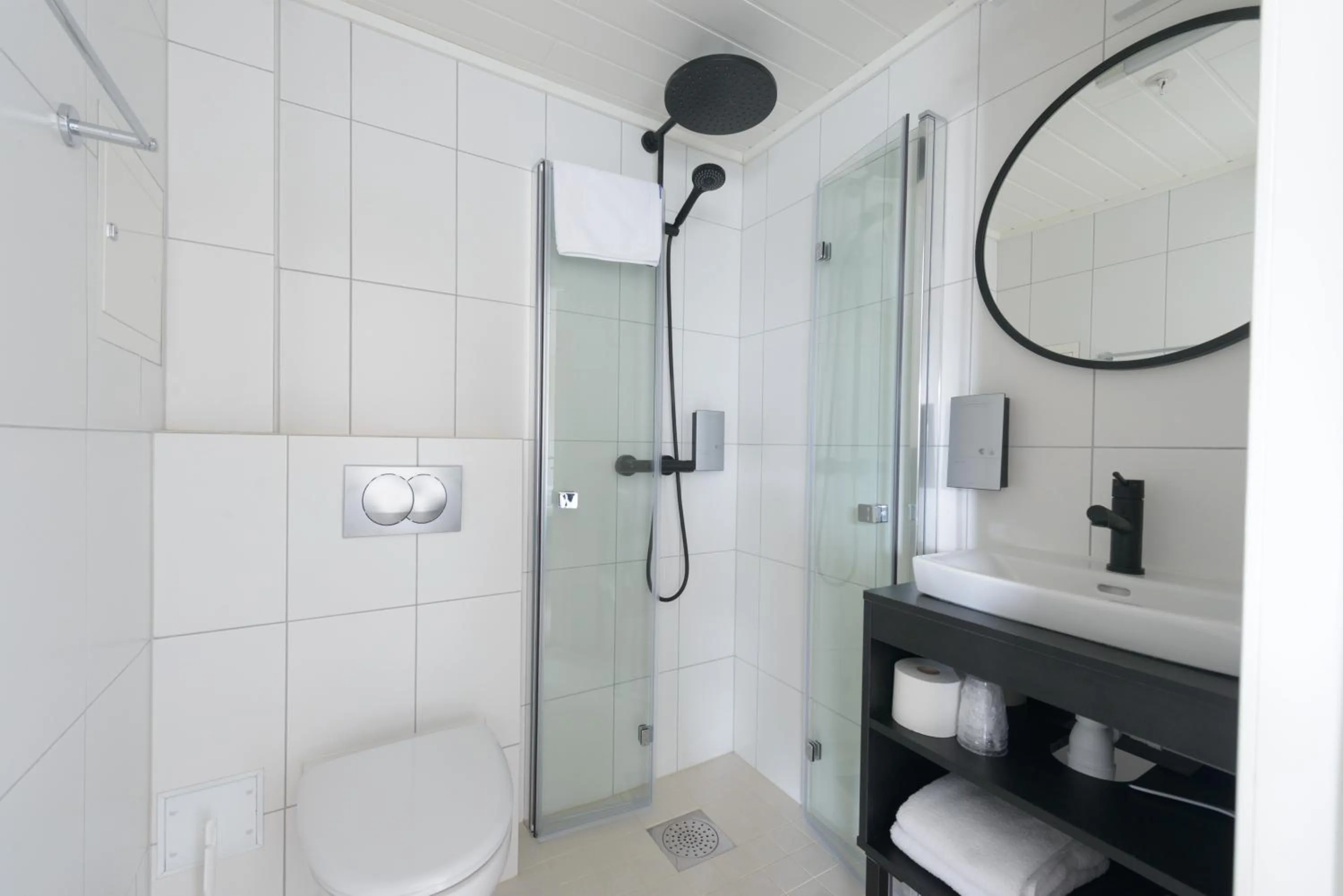 Bathroom in Grønnbuene Rorbu Hotel