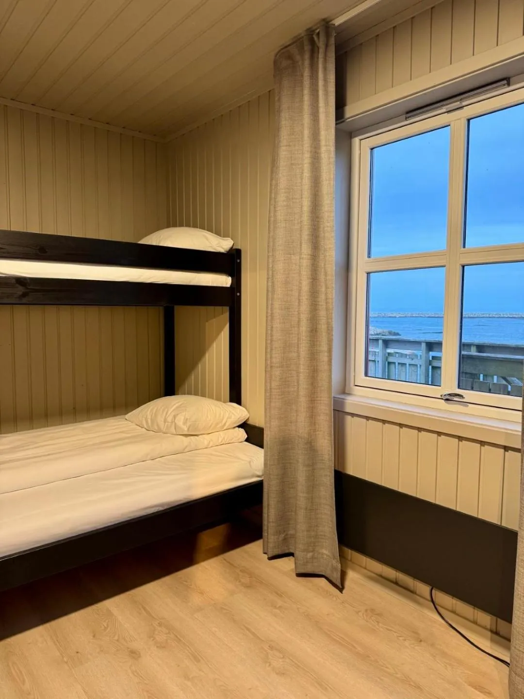 Bedroom, Bed in Grønnbuene Rorbu Hotel