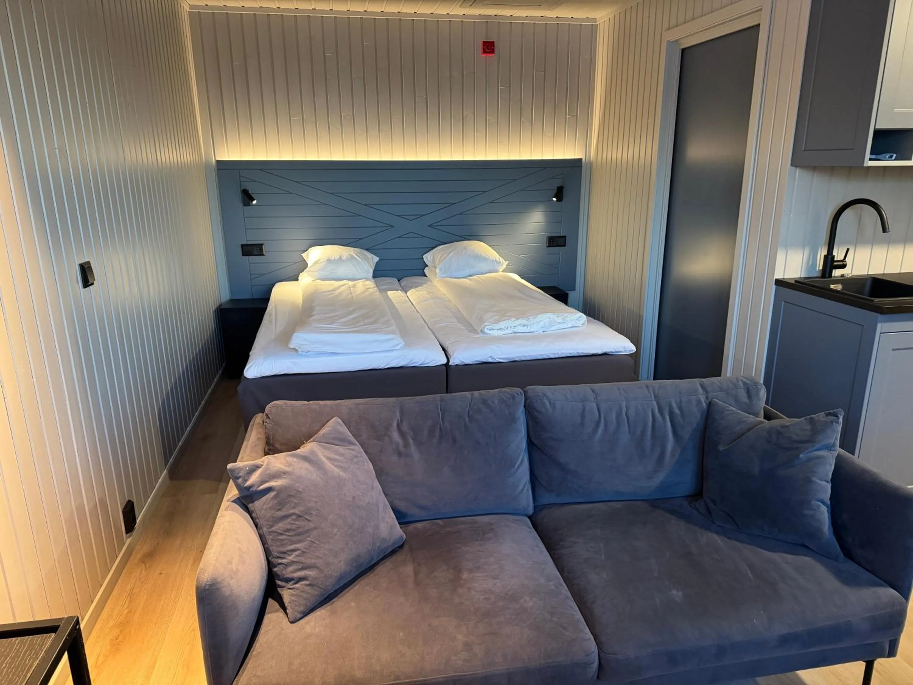 Photo of the whole room, Bed in Grønnbuene Rorbu Hotel