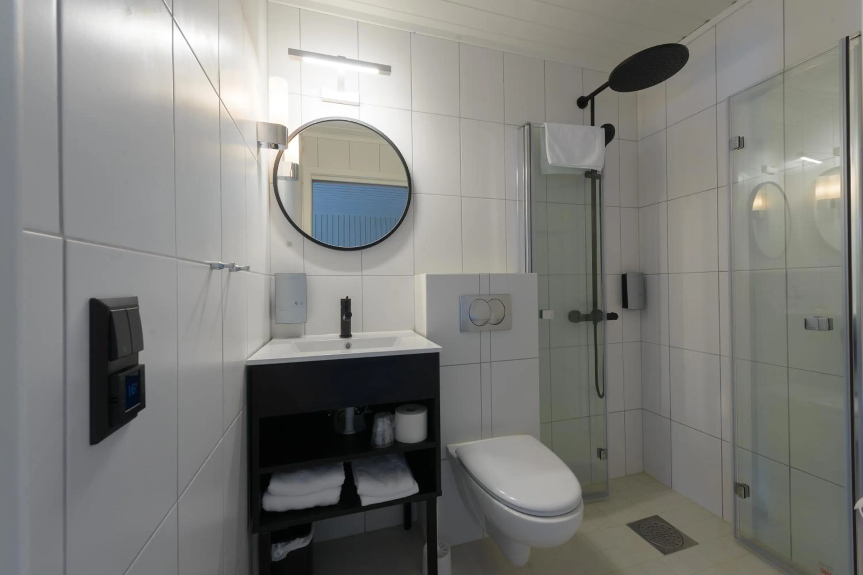 Bathroom in Grønnbuene Rorbu Hotel