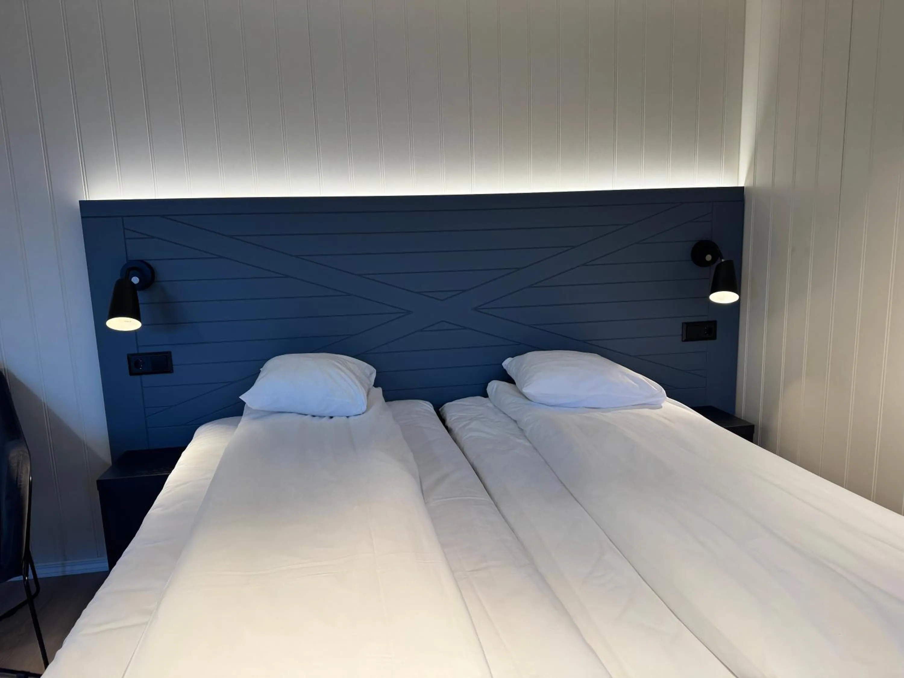 Bed in Grønnbuene Rorbu Hotel