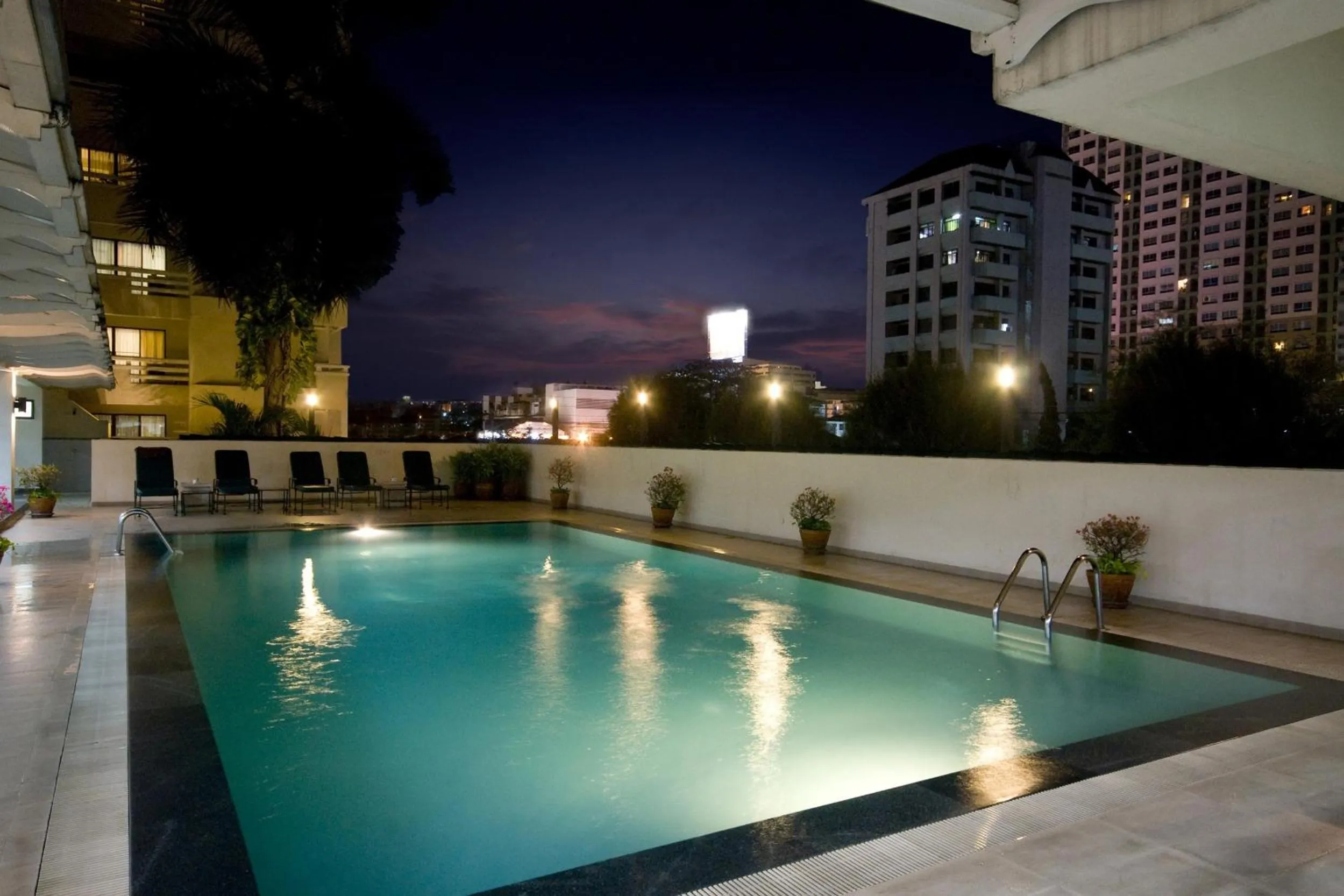 Swimming pool in Kantary House Hotel, Bangkok