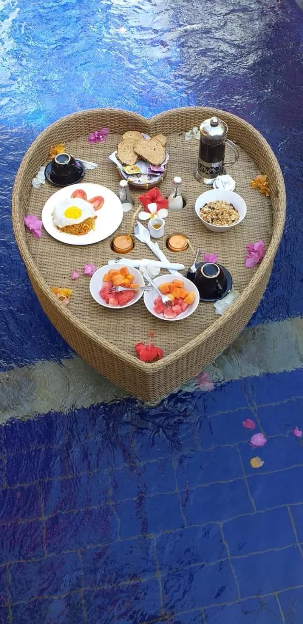 Food and drinks in Villa Hoomea Private Pool