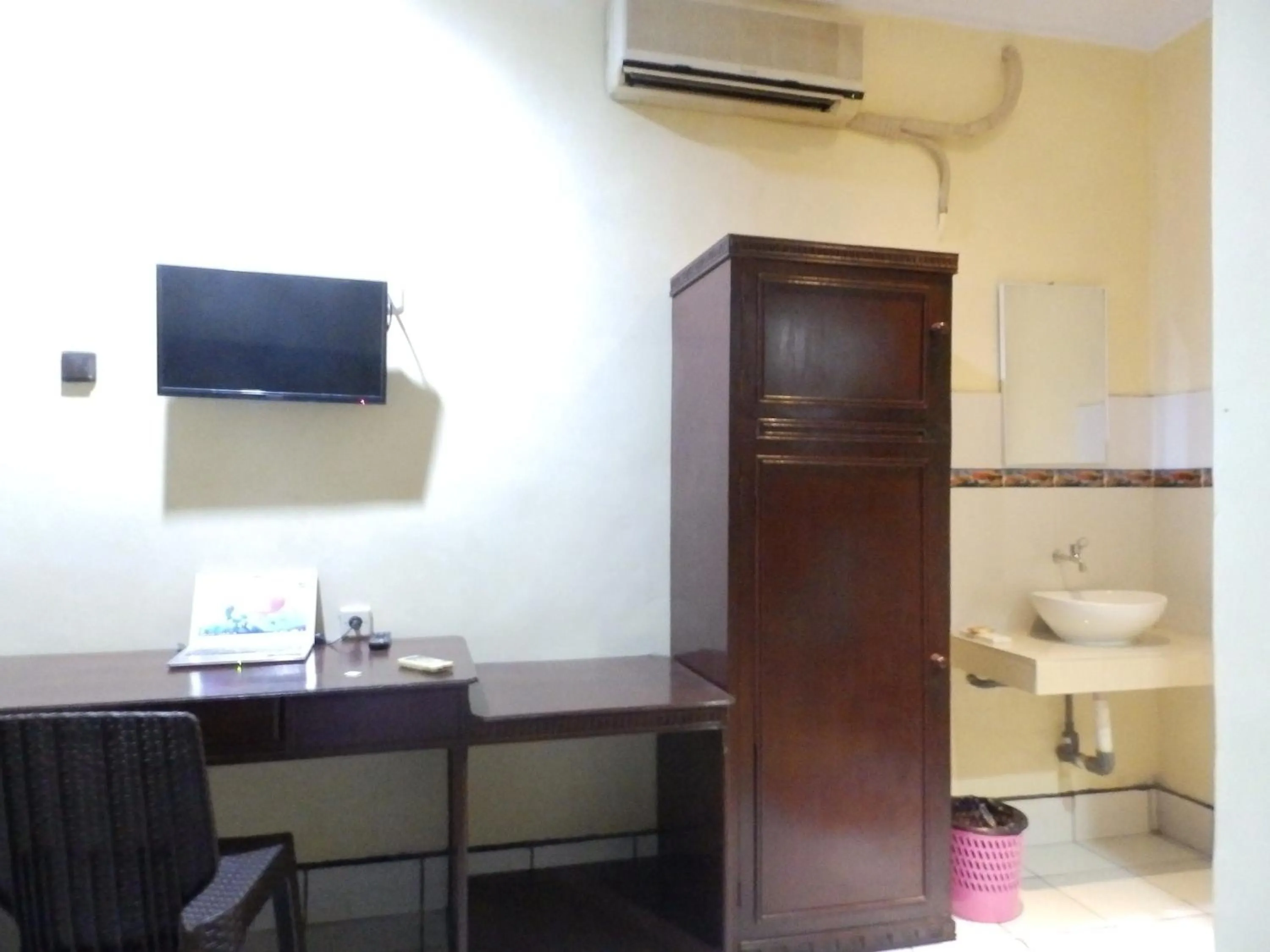 Standard Twin Room in Bahari Family Hotel