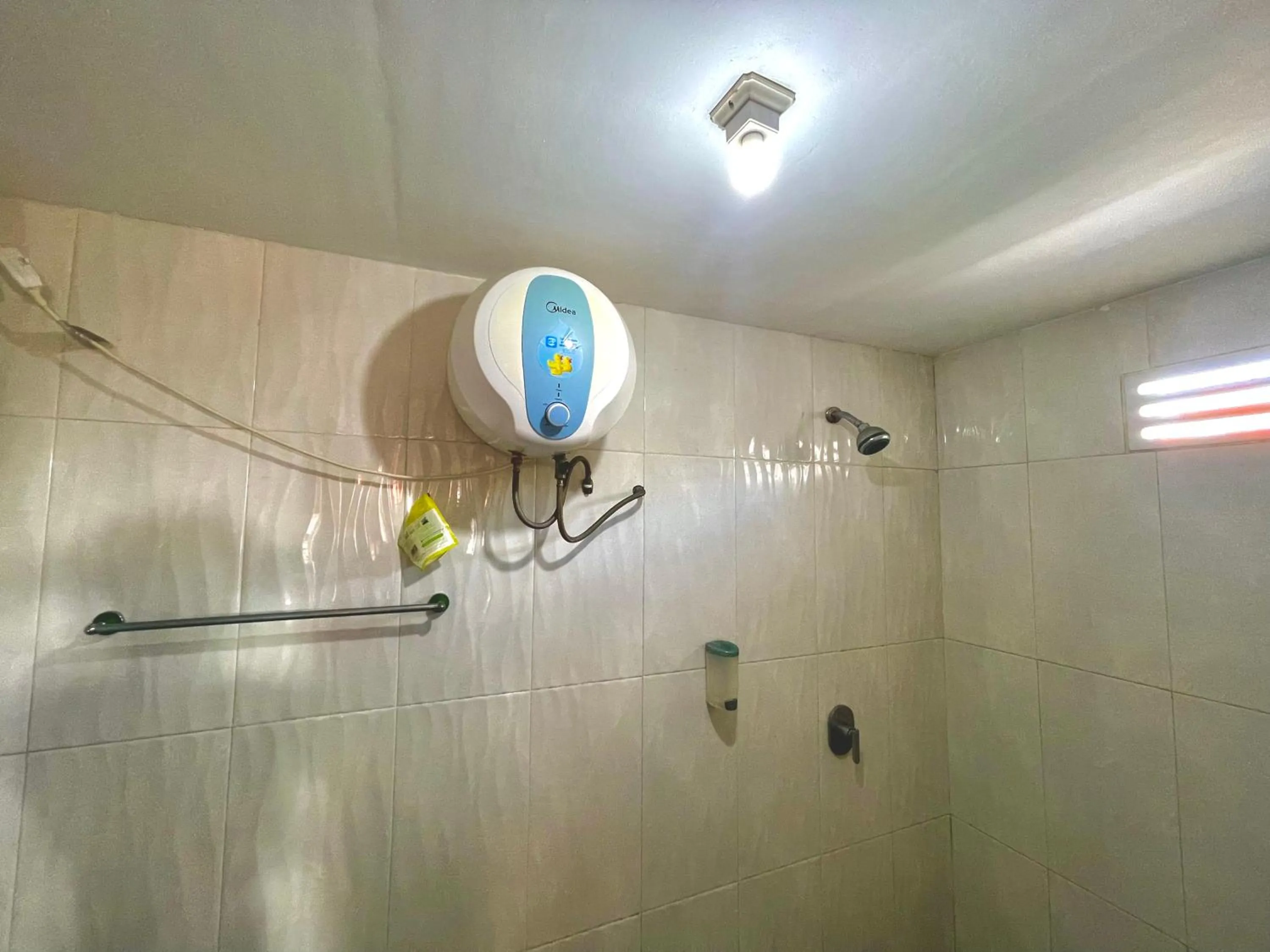 Bathroom in Ayu Laba Beach Villa and Resto