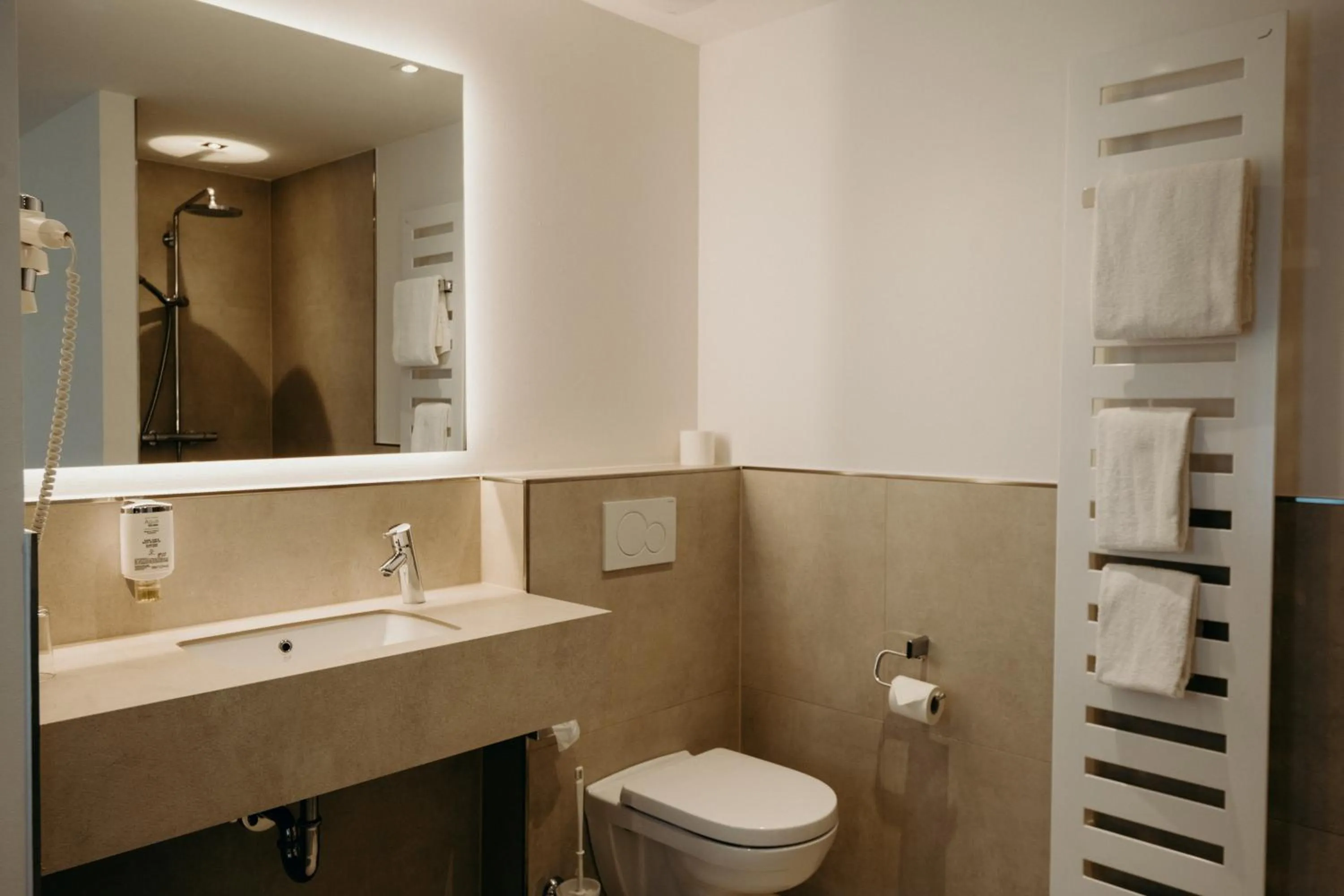 Bathroom in Hotel Crystal