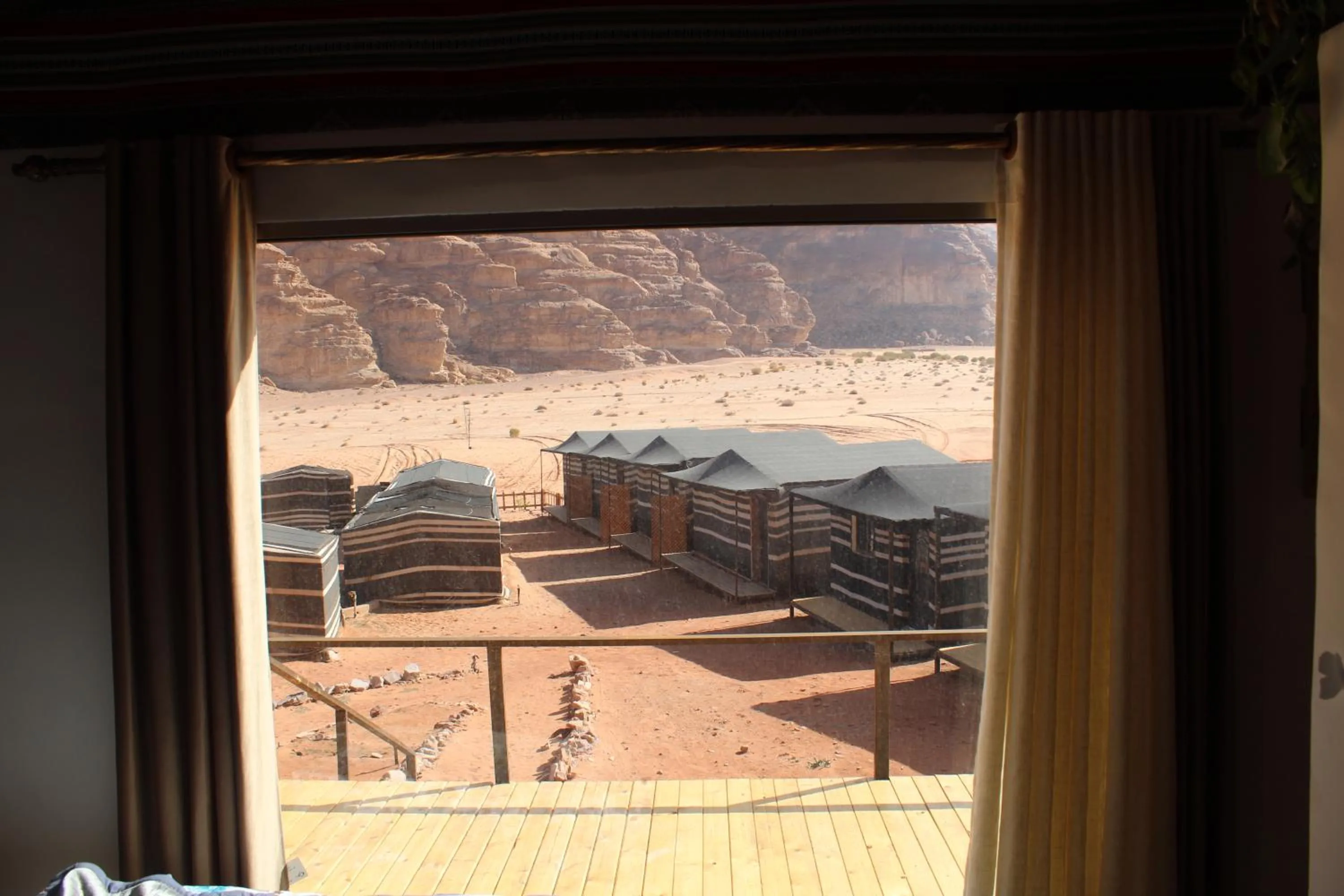 Deluxe Double or Twin Room with Mountain View in Martian desert Camp
