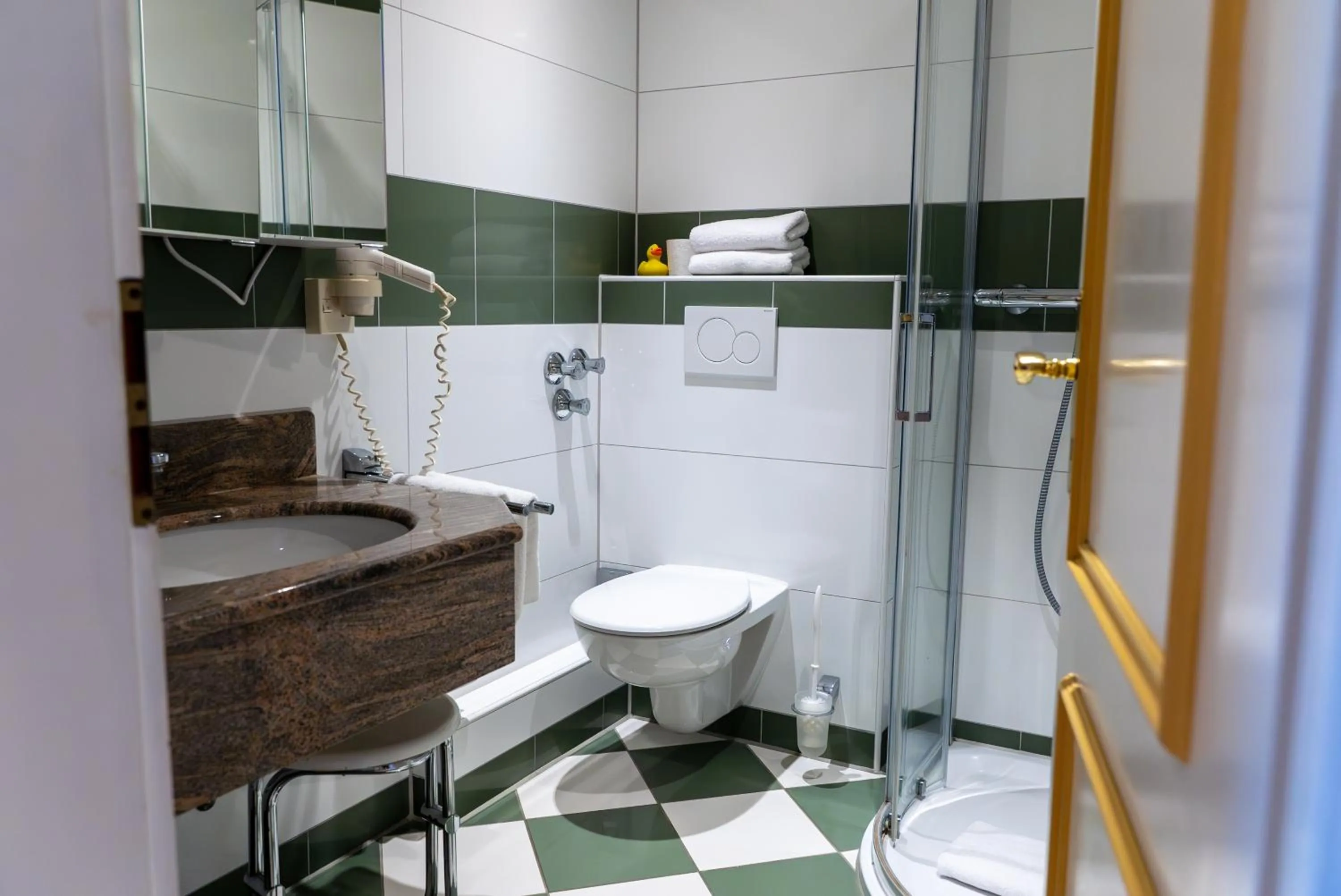 Bathroom in Hotel Appartement Landhaus Stutzi - Hotel Strandperle