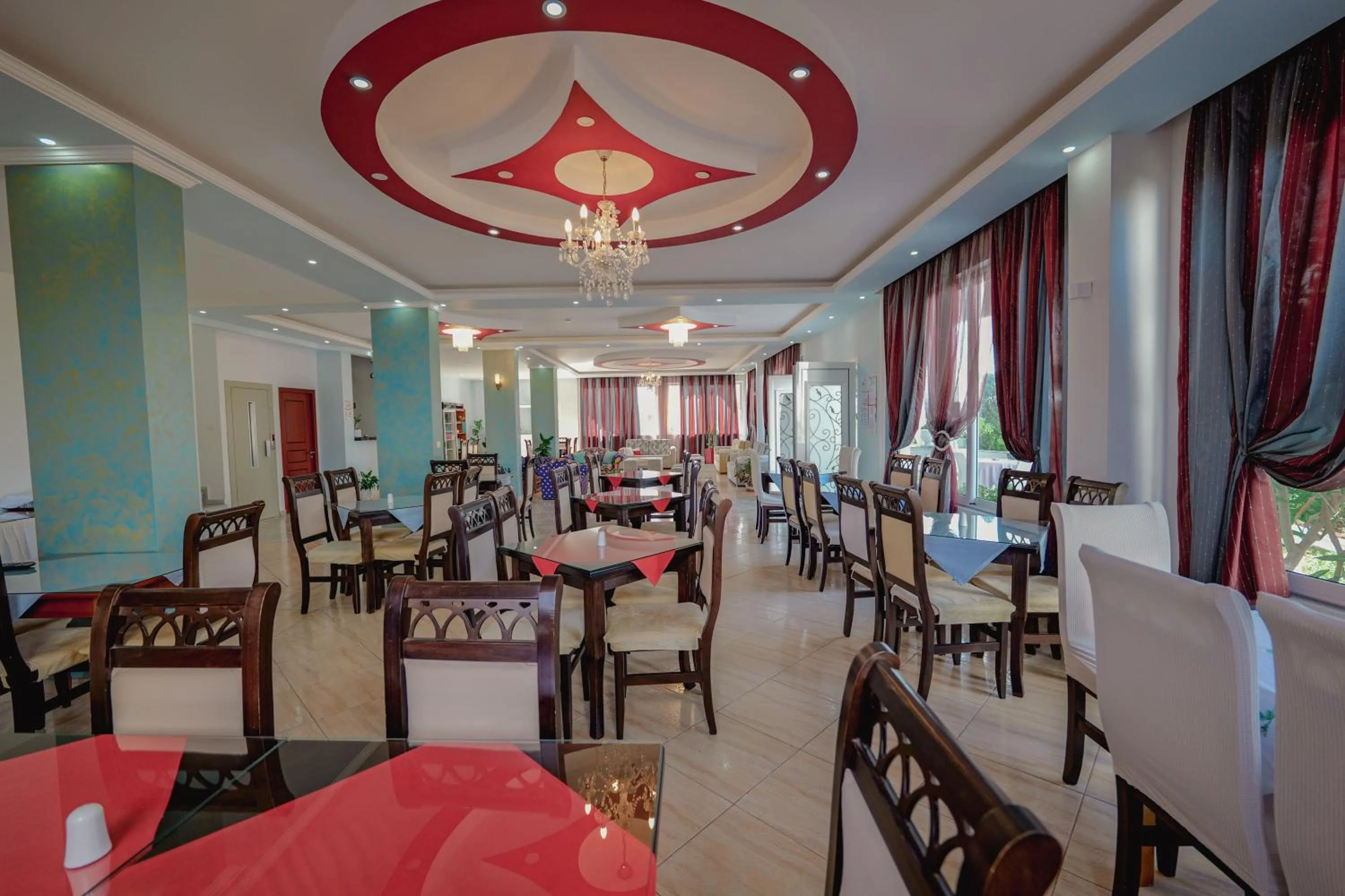 Restaurant/places to eat in Hotel Divo Palace