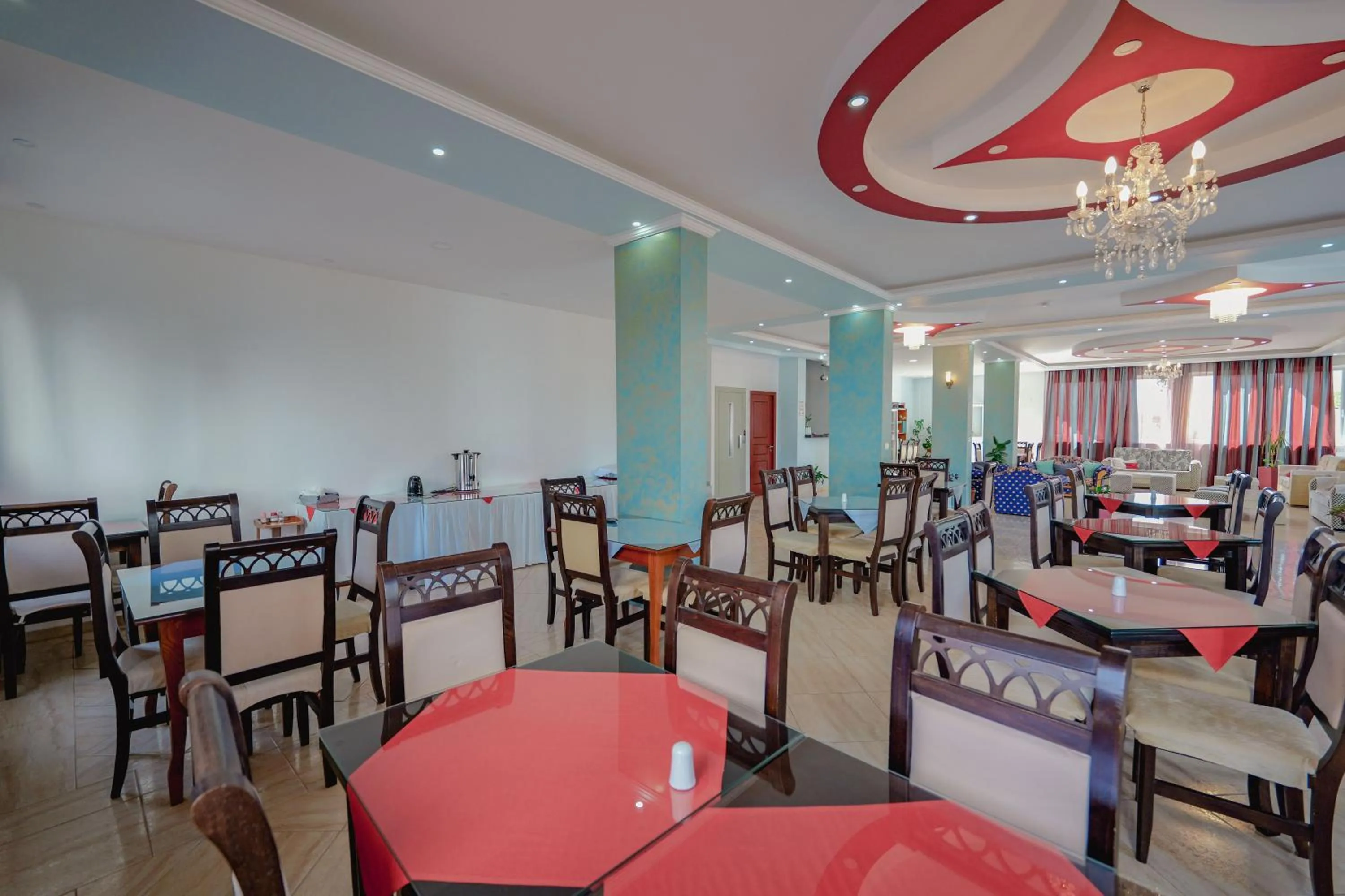 Restaurant/places to eat in Hotel Divo Palace