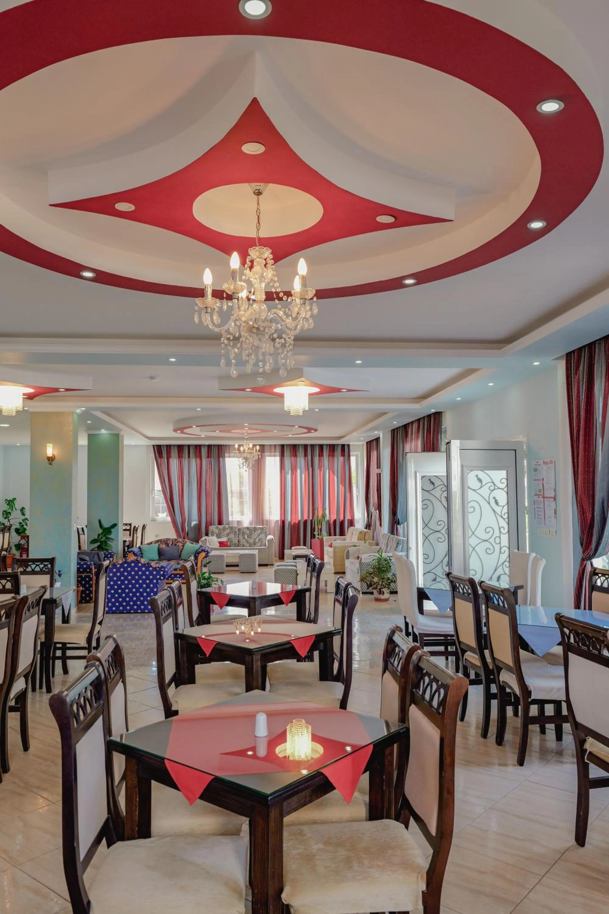 Restaurant/places to eat in Hotel Divo Palace