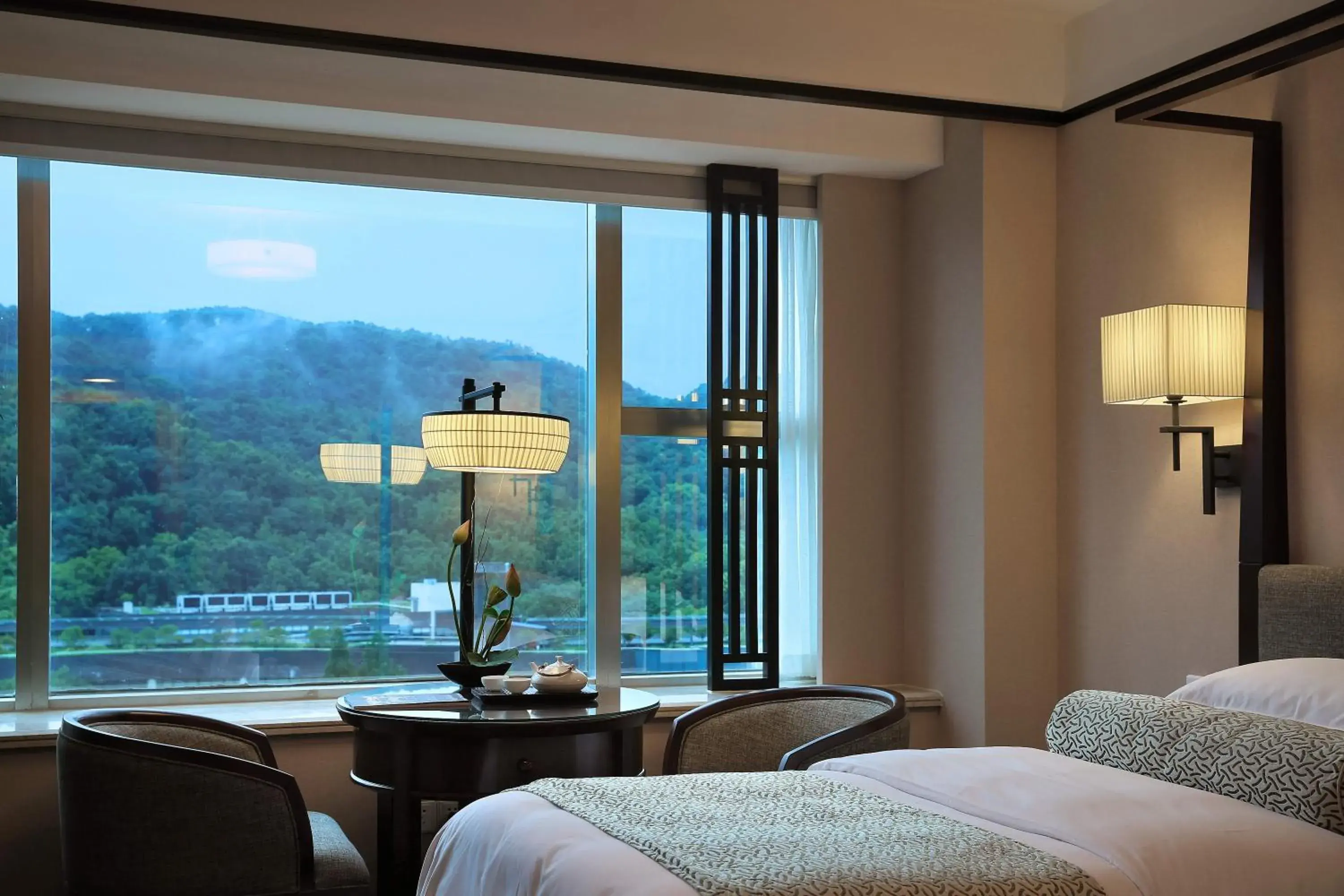 Mountain view, Bed in Narada Grand Hotel Zhejiang Mountain view, Bed in Narada Grand Hotel Zhejiang