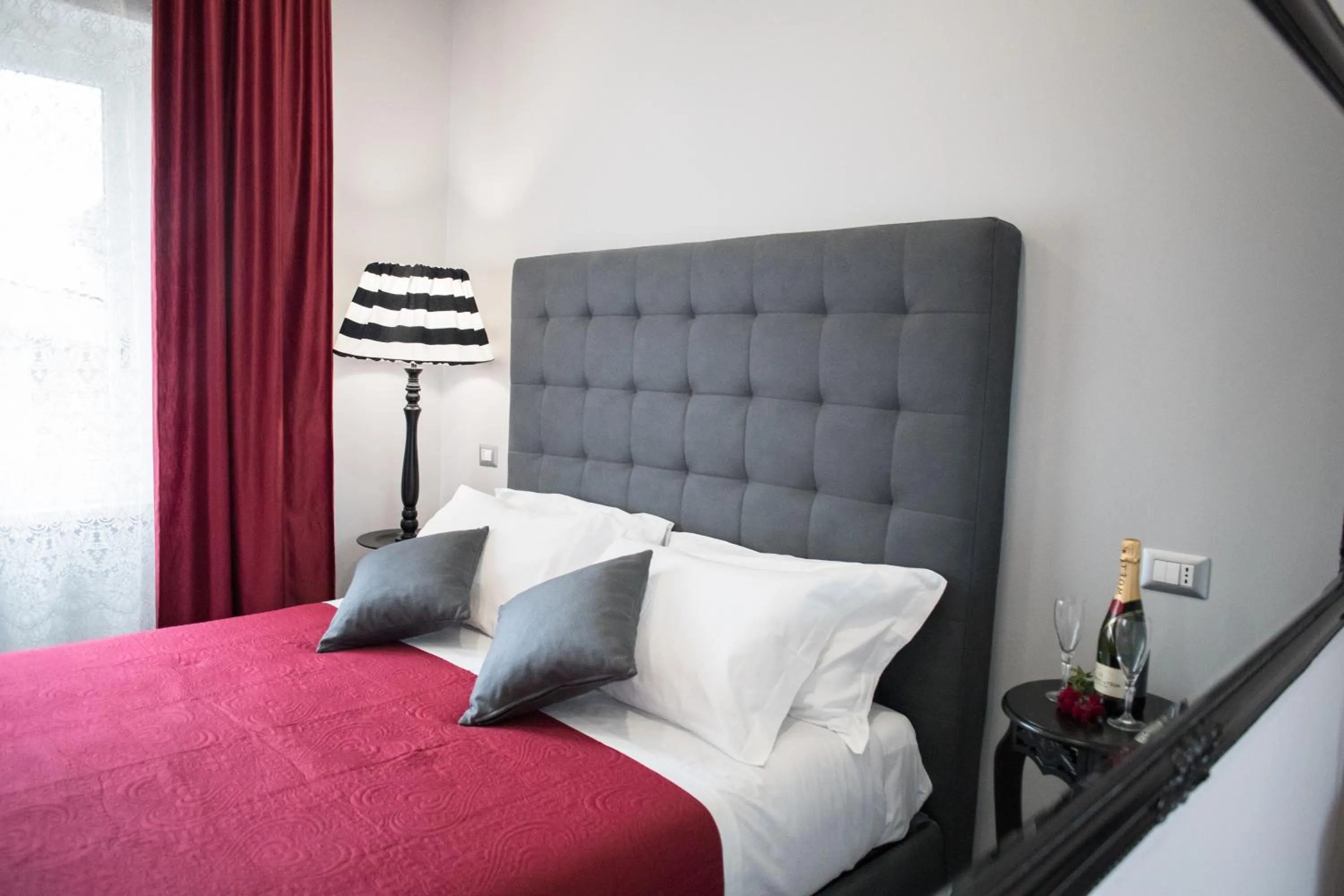 Photo of the whole room, Bed in Relais Villa Italia