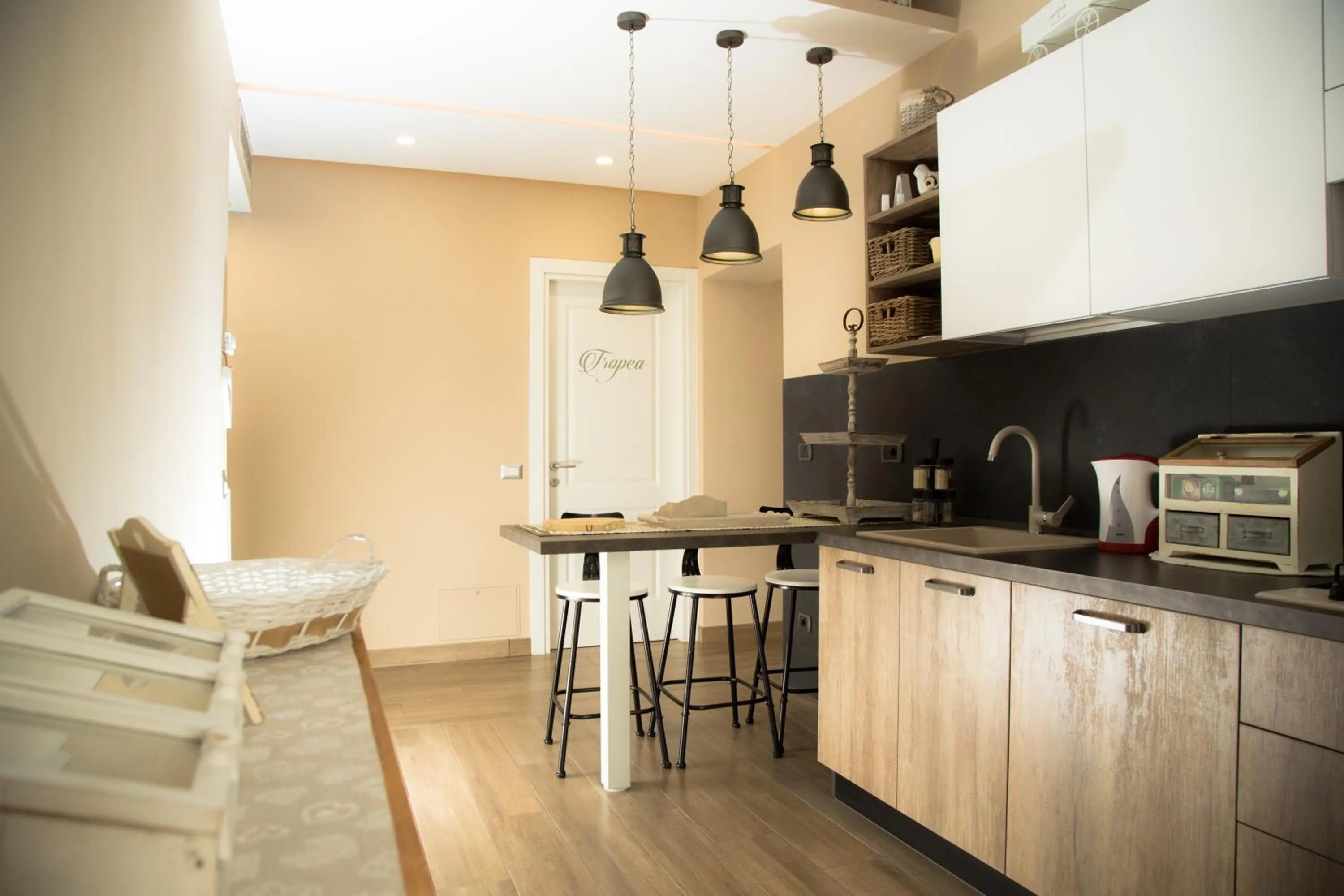 Communal kitchen in Relais Villa Italia