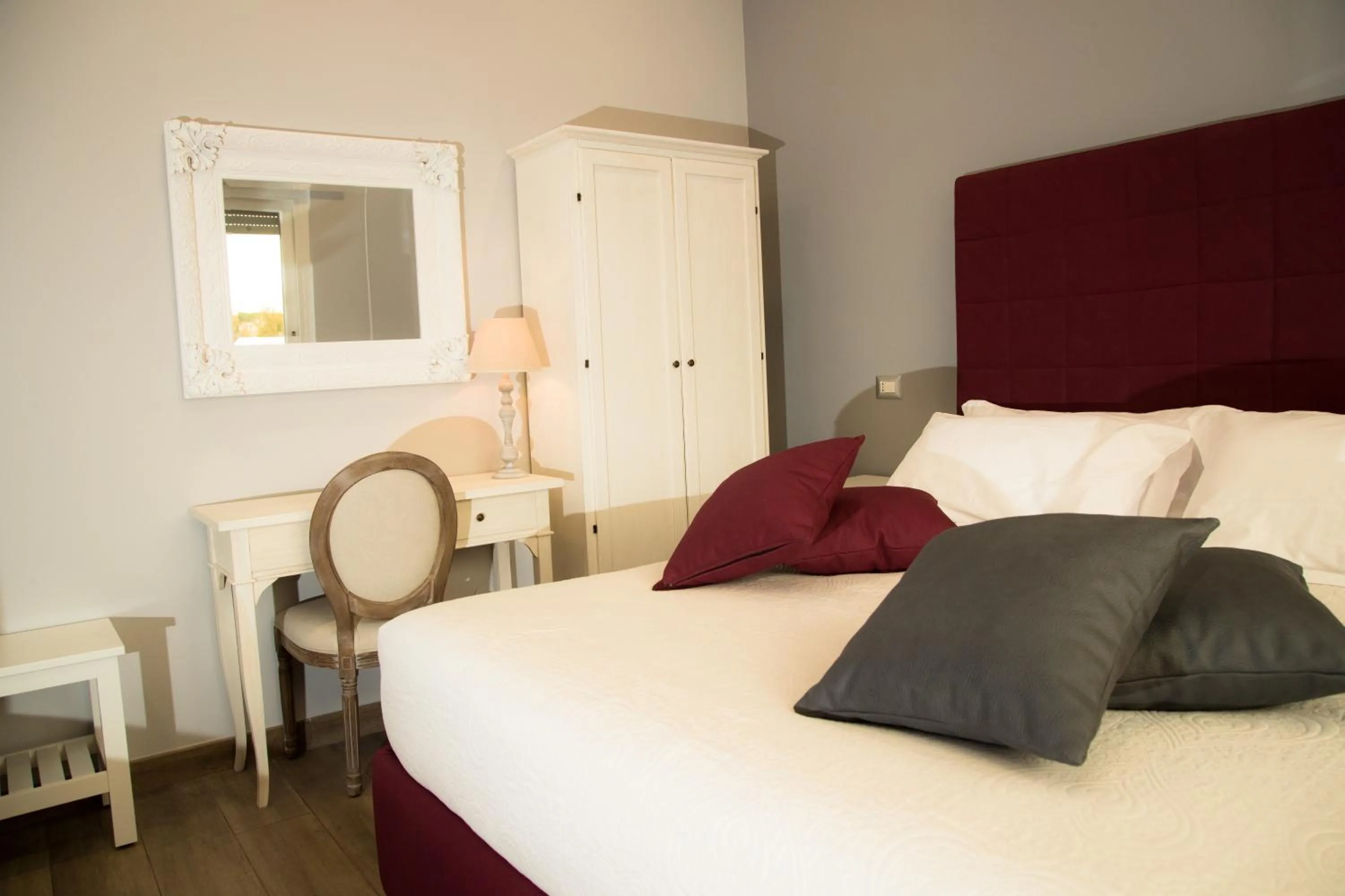 Photo of the whole room, Bed in Relais Villa Italia