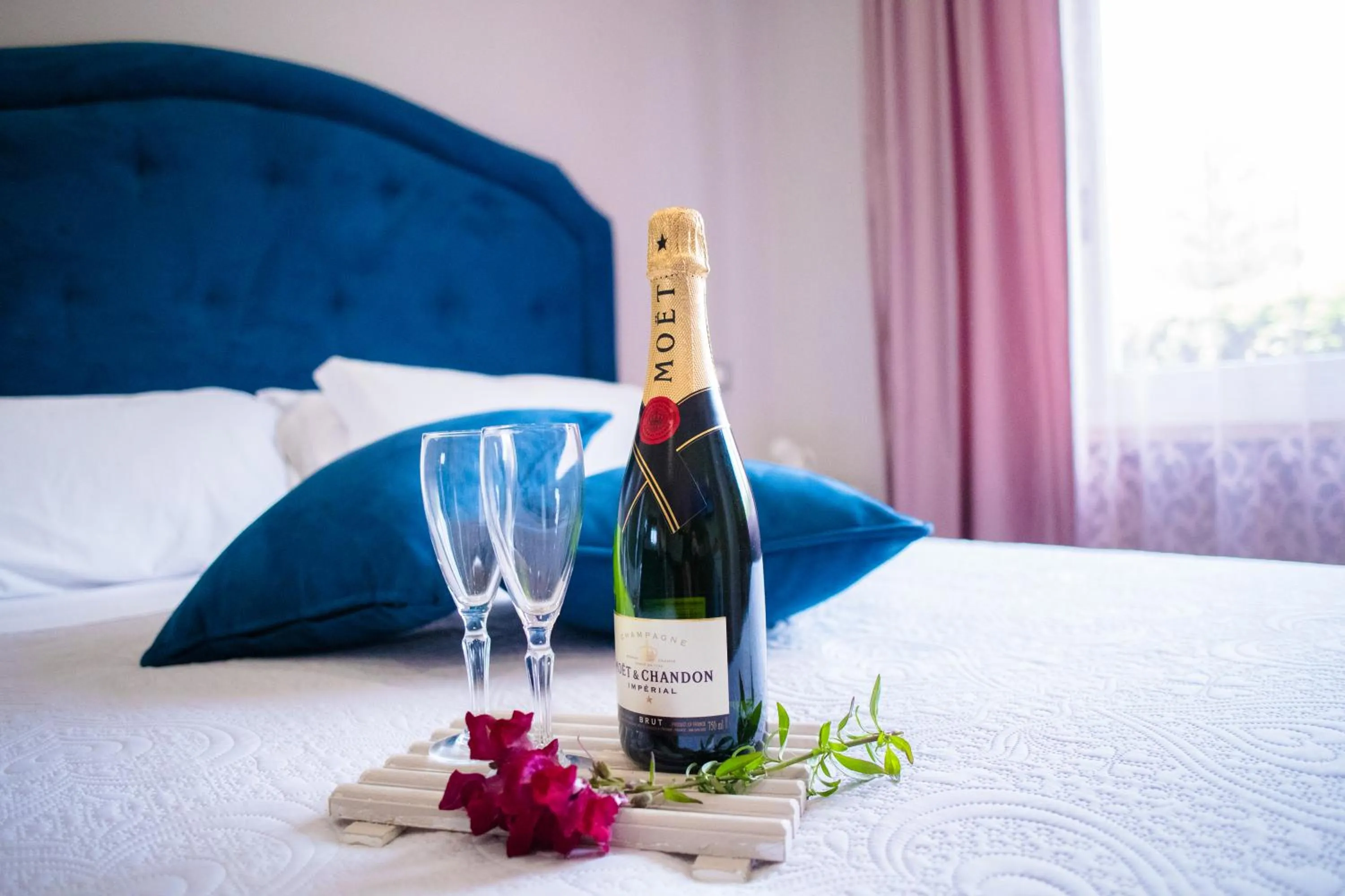 Photo of the whole room, Bed in Relais Villa Italia